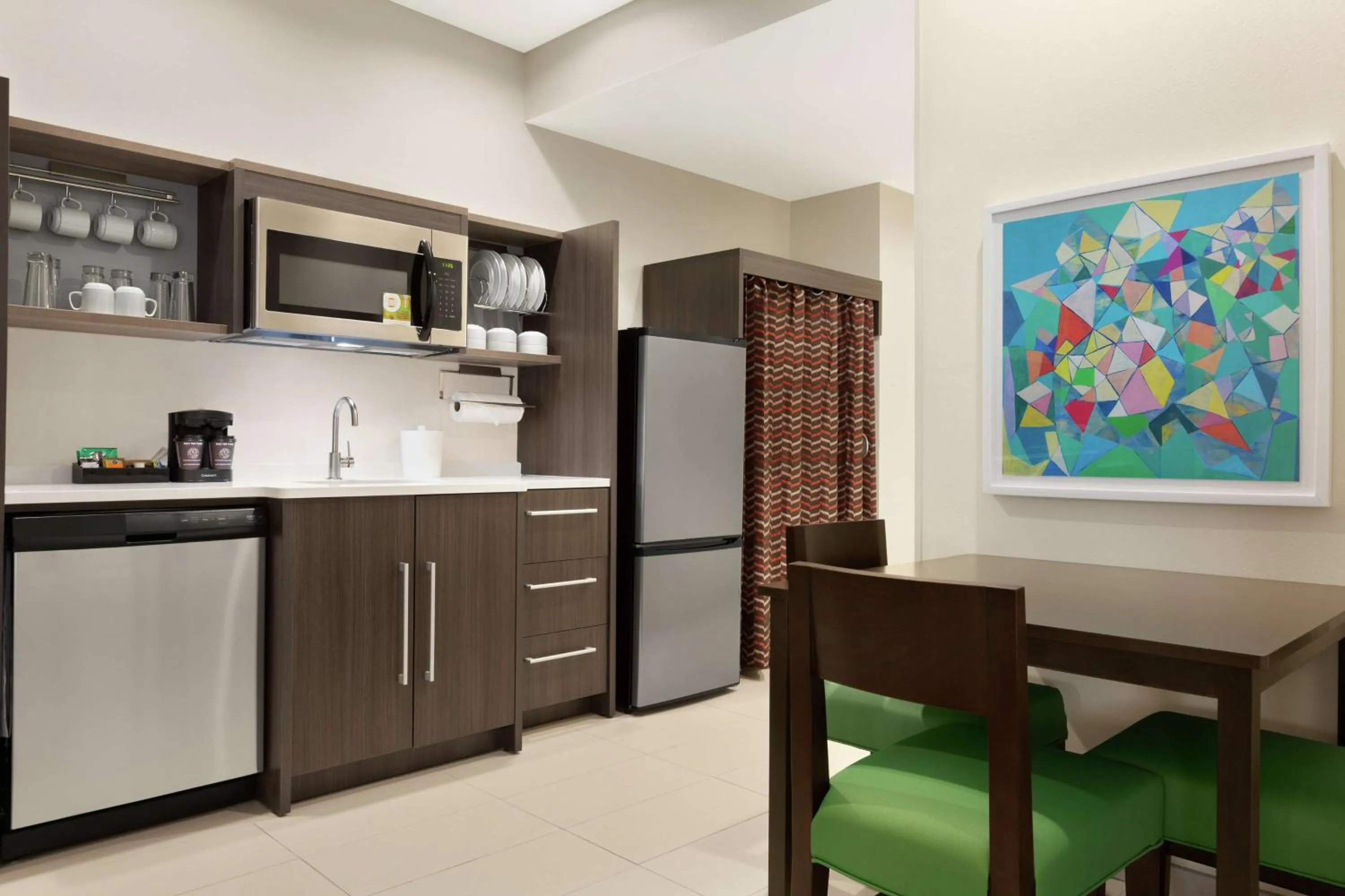Kitchen or kitchenette in Home2 Suites By Hilton Houston-Pearland, Tx