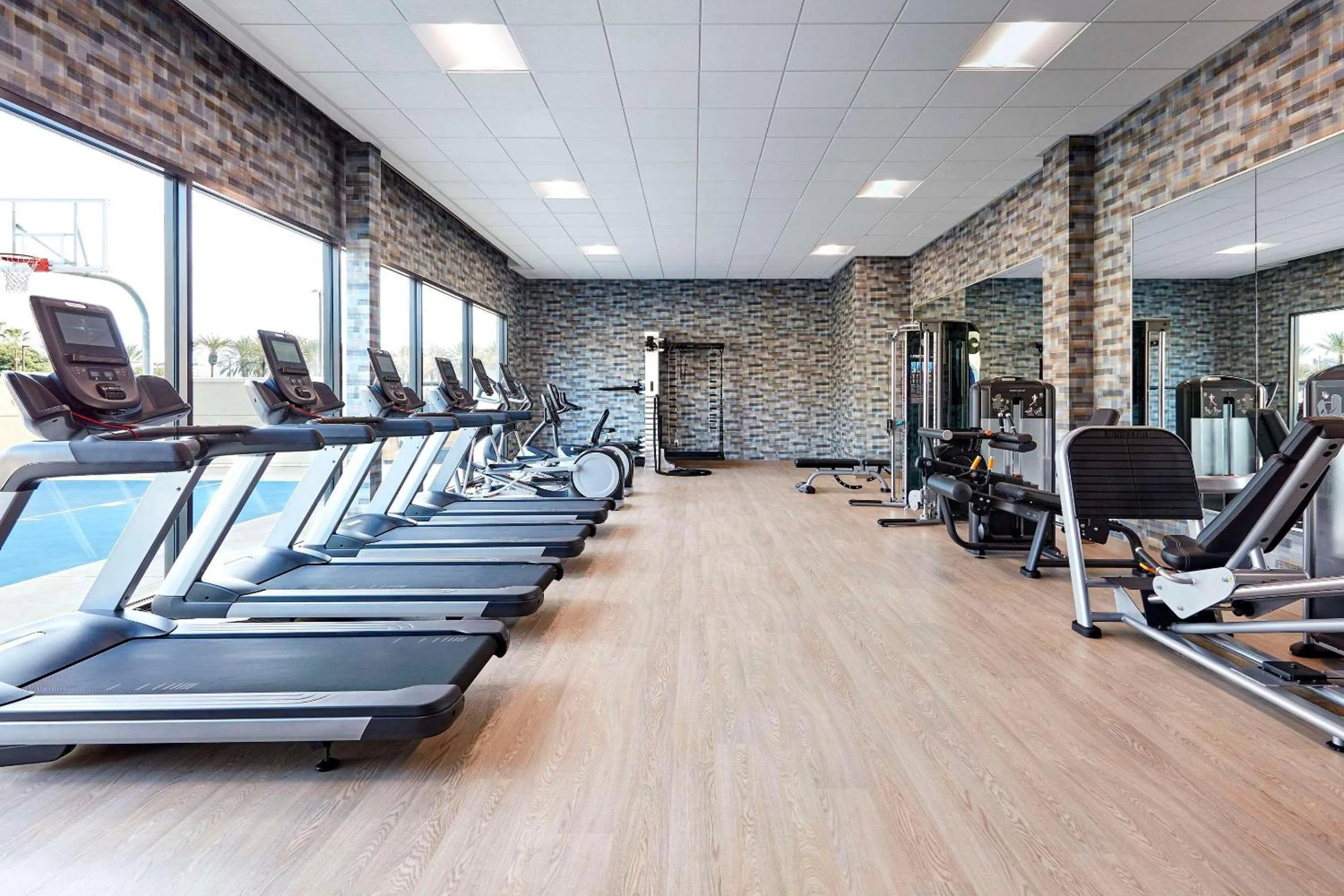 Fitness centre/facilities in Anaheim Suites Hotel