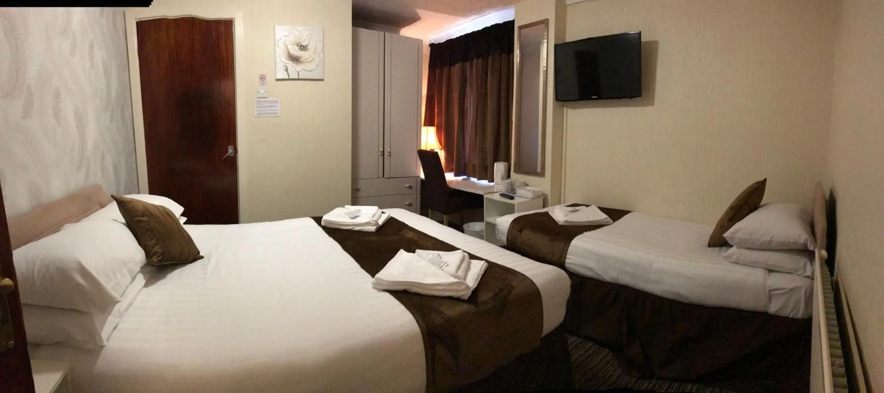 Bedroom, Bed in The Feathers Hotel