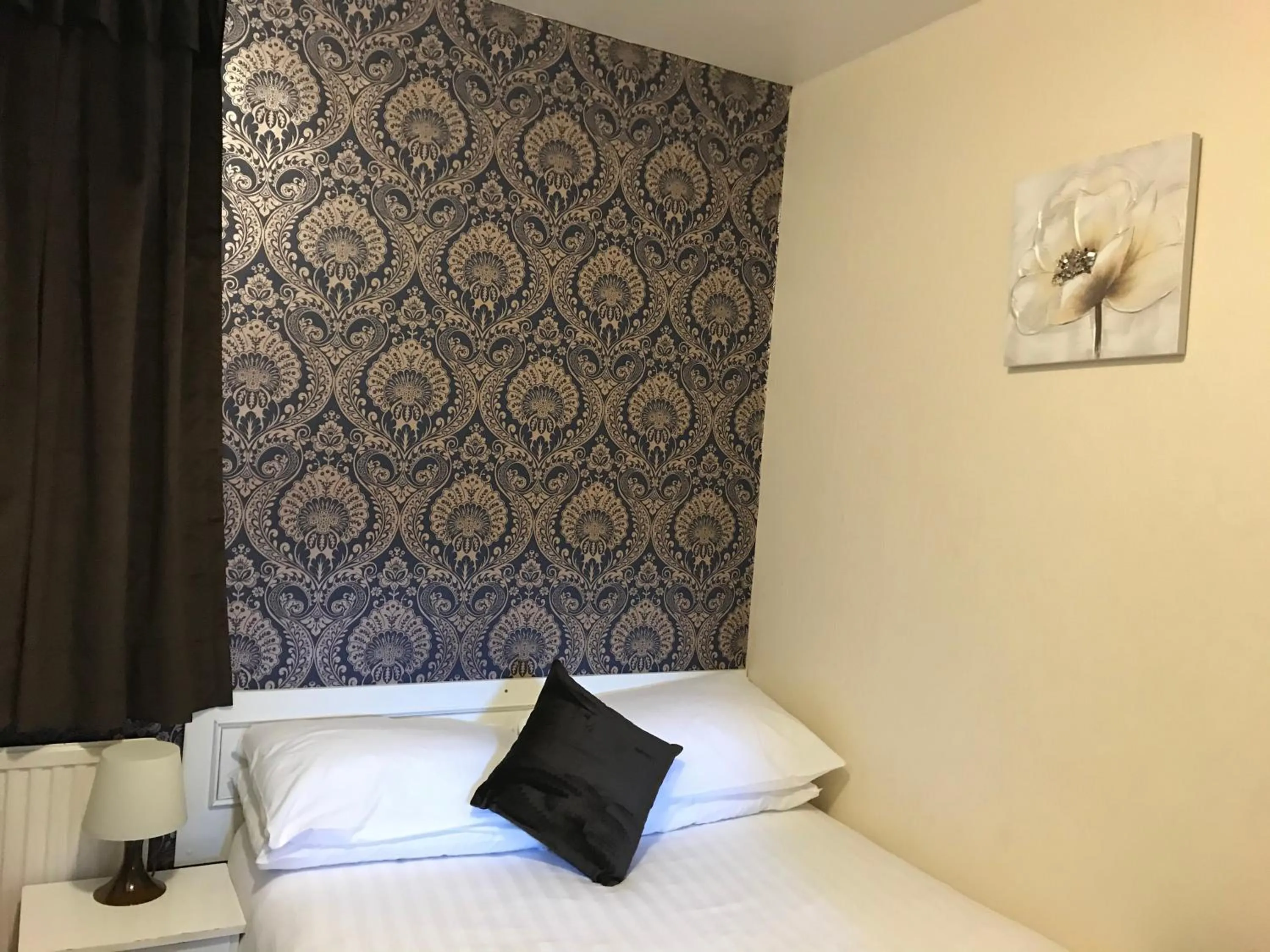 Bedroom, Bed in The Feathers Hotel