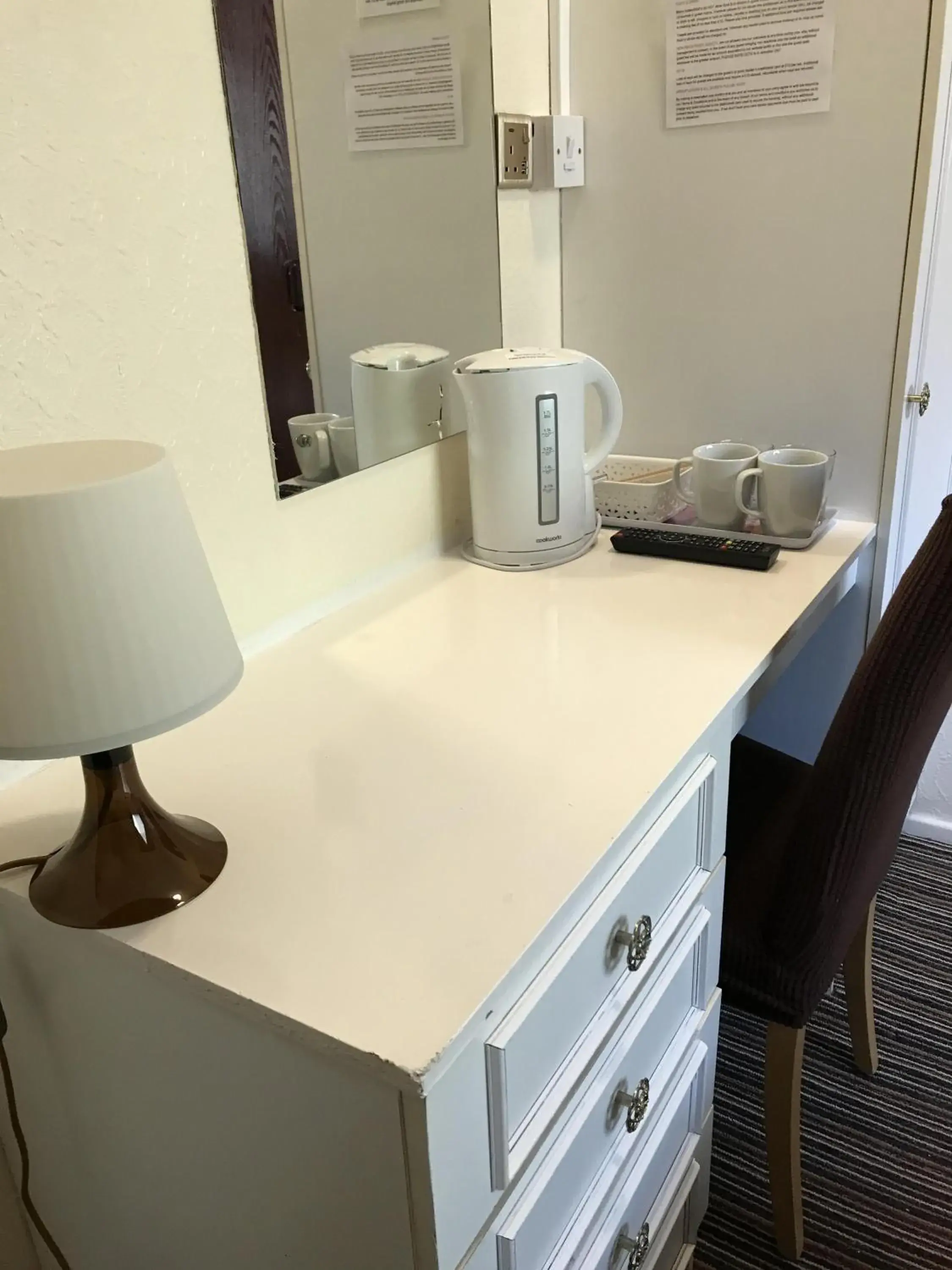 Standard Single Room with Shower - single occupancy in The Feathers Hotel Standard Single Room with Shower - single occupancy in The Feathers Hotel