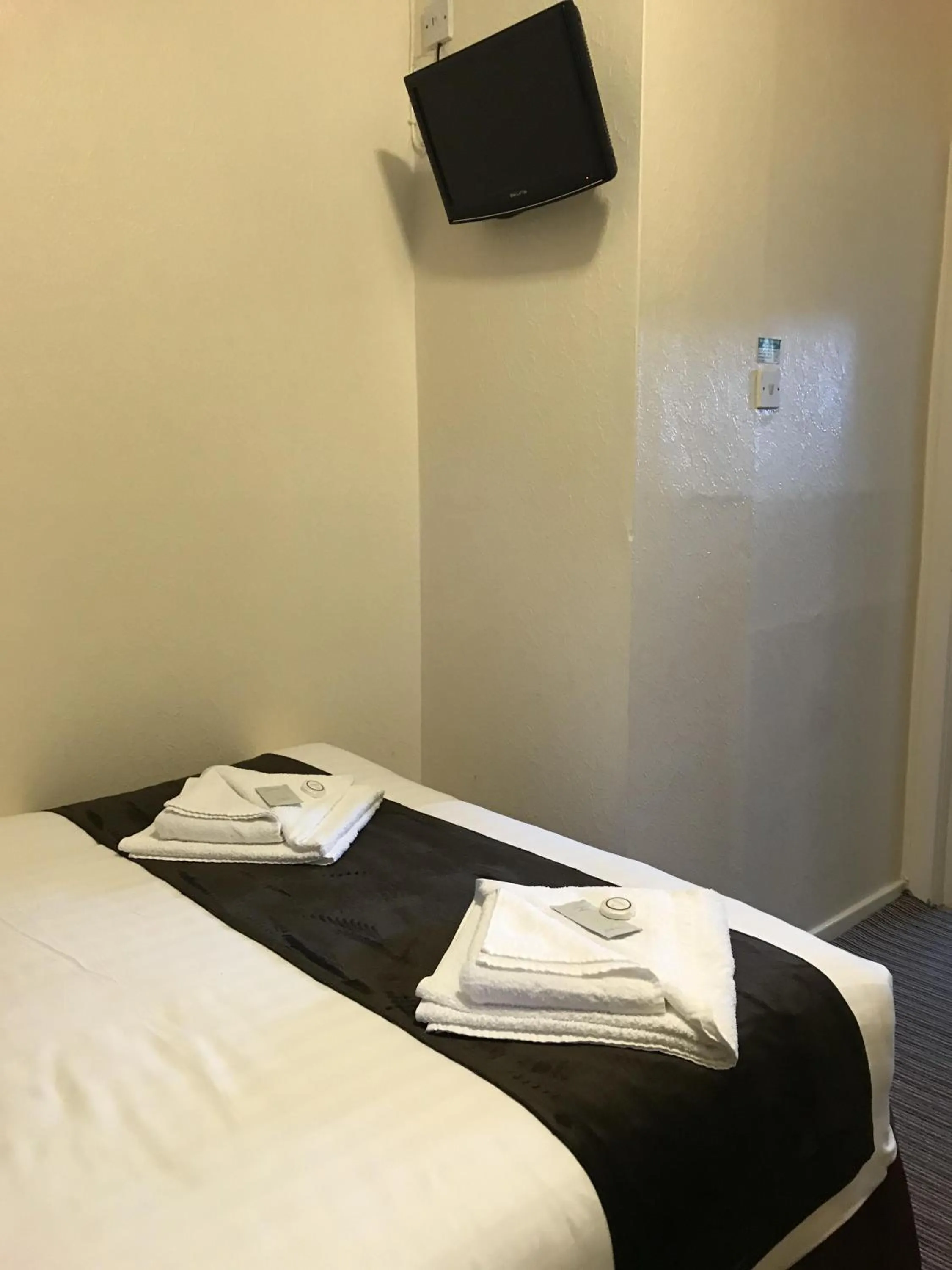 Bedroom, Bed in The Feathers Hotel