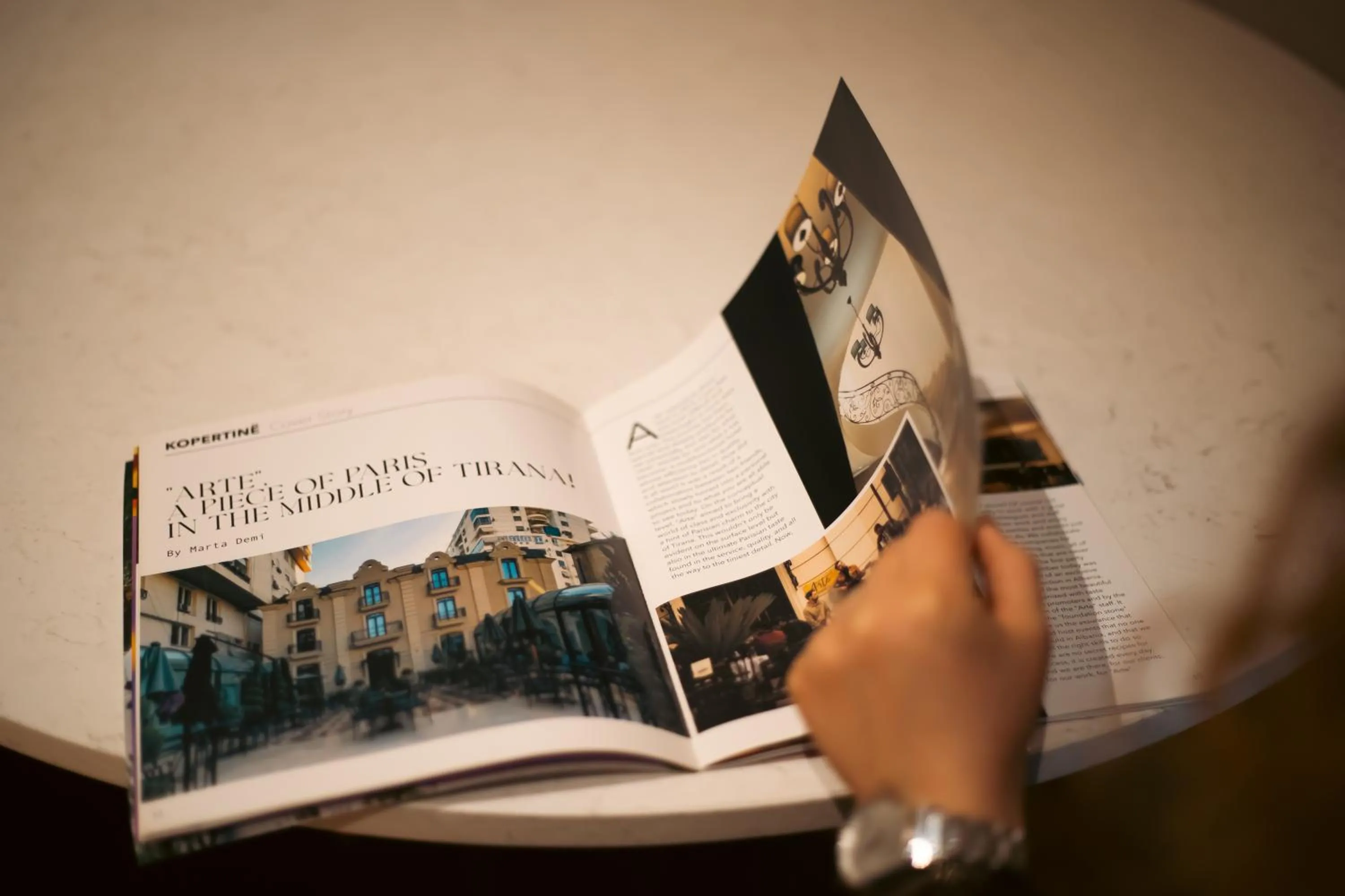 Library in Arté Boutique Hotel