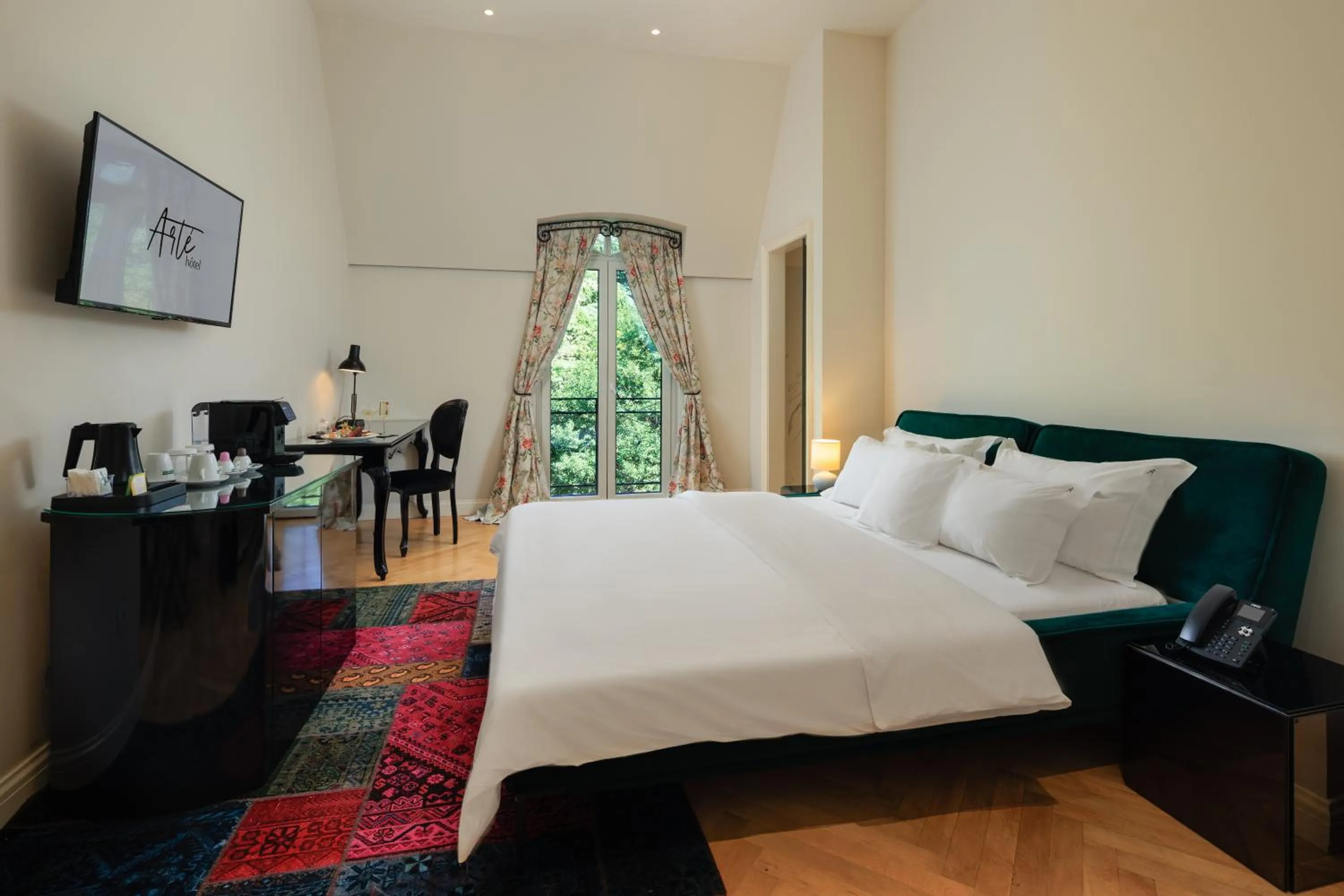 Photo of the whole room, Bed in Arté Boutique Hotel