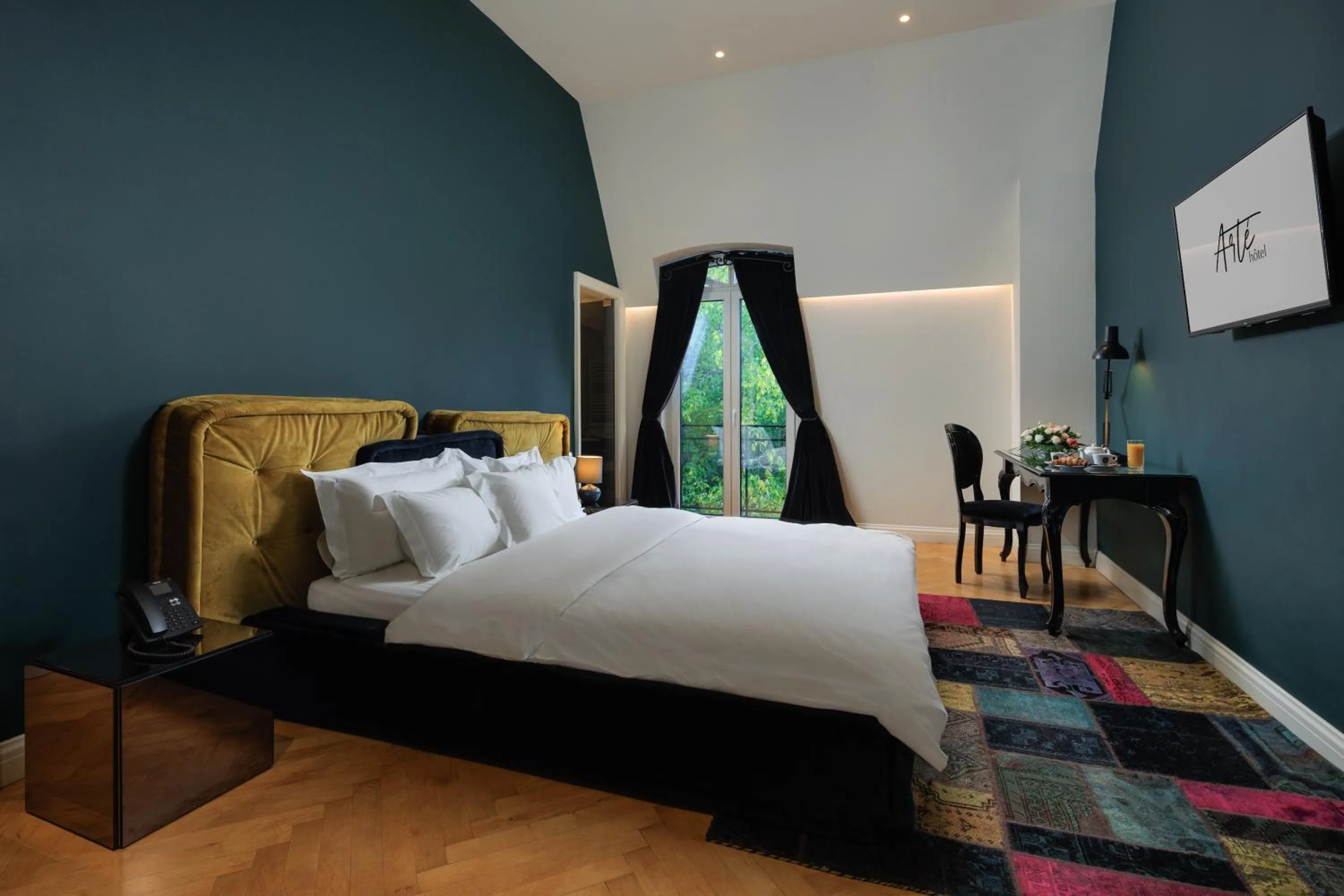 Photo of the whole room, Bed in Arté Boutique Hotel