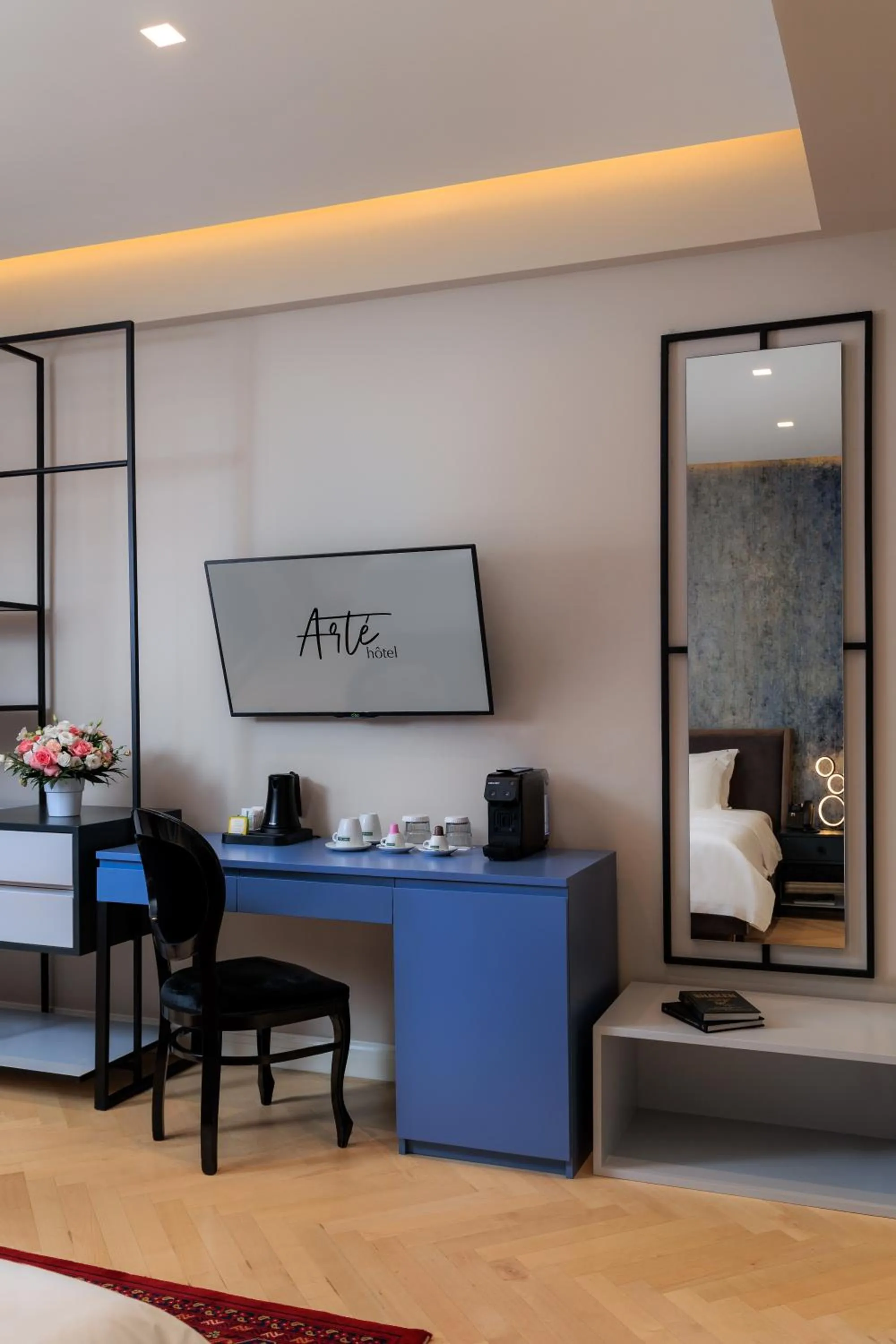 TV and multimedia in Arté Boutique Hotel