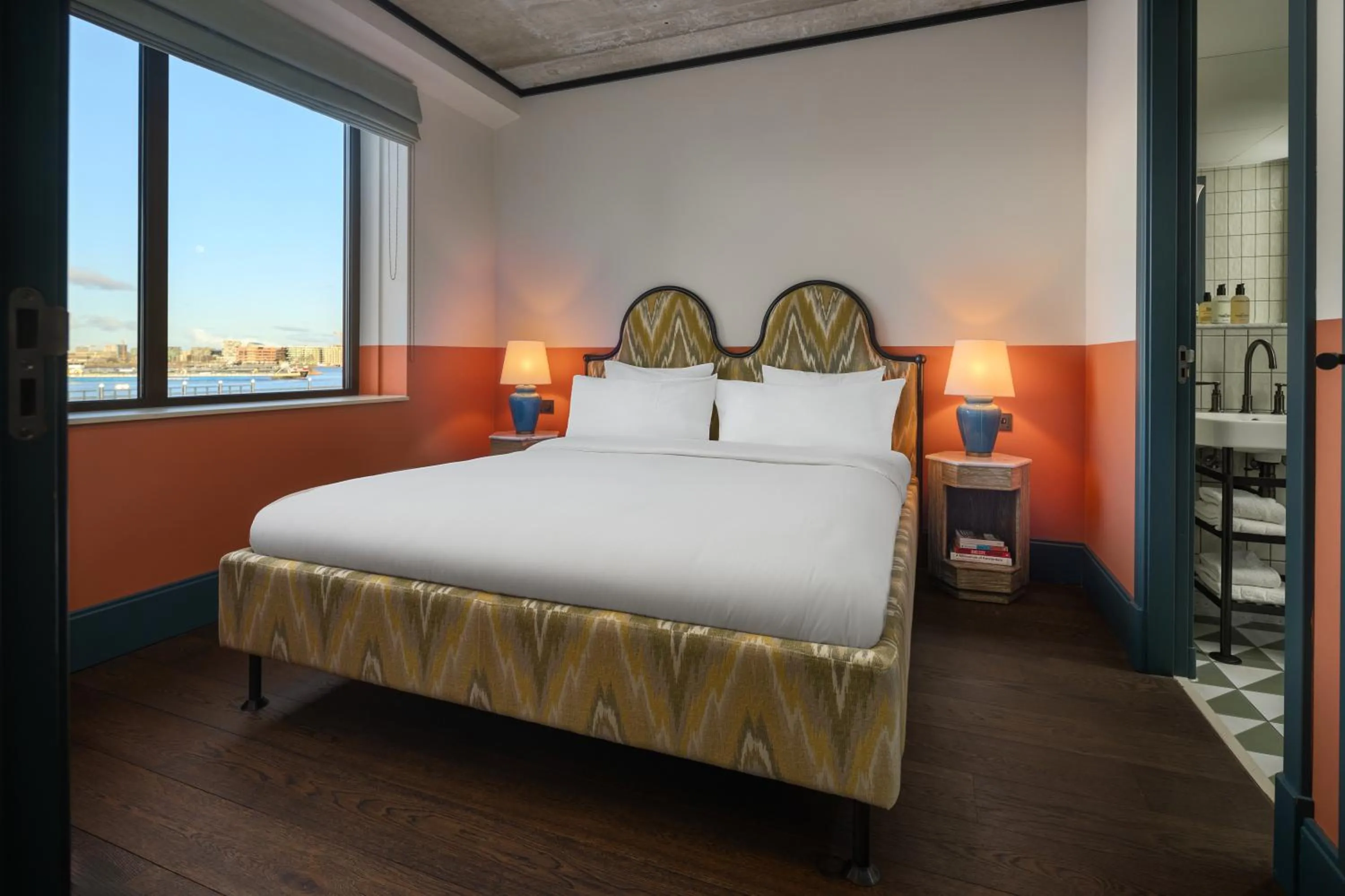 Bed in The July - Boat & Co