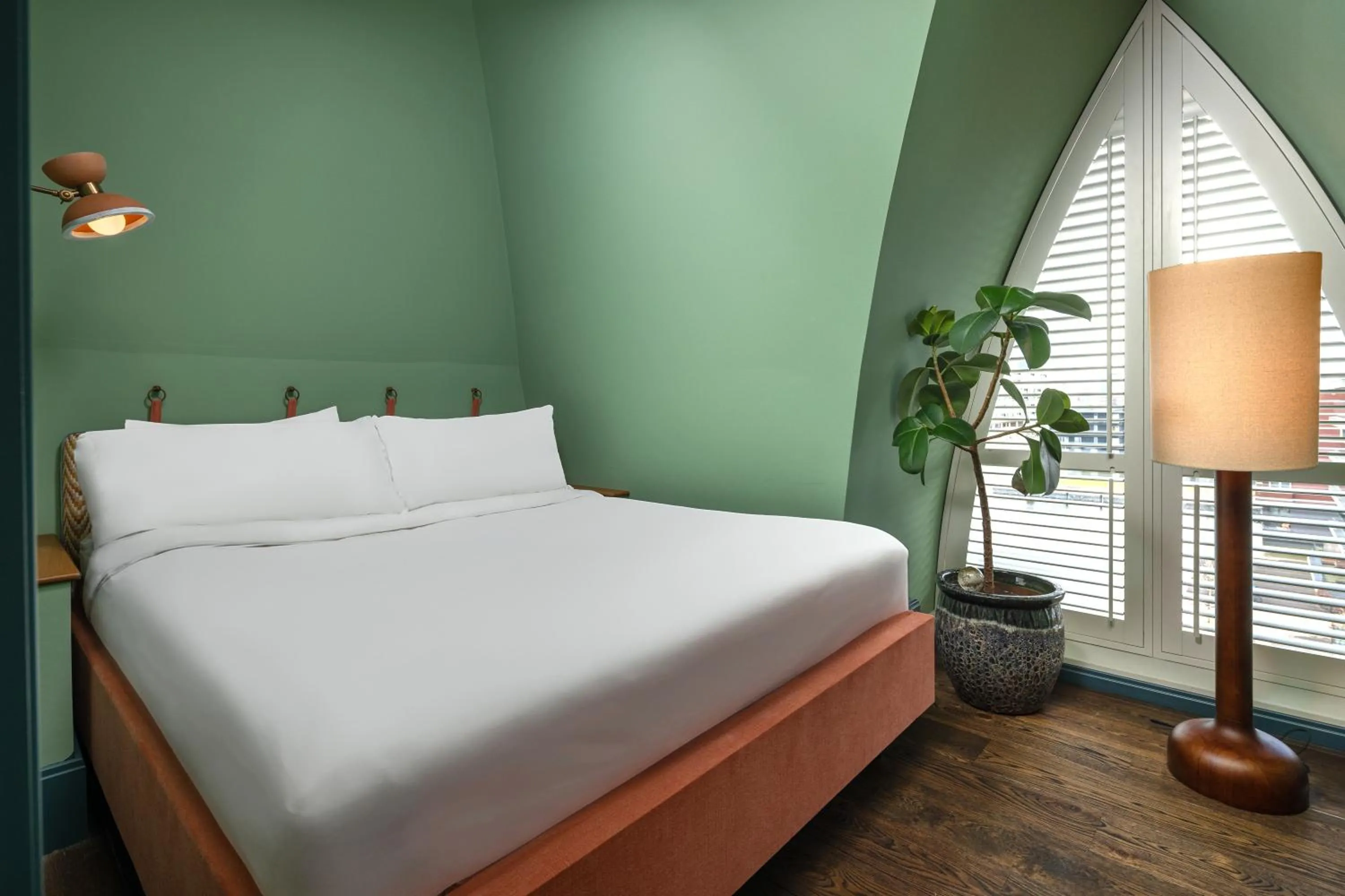 Bed in The July - Boat & Co