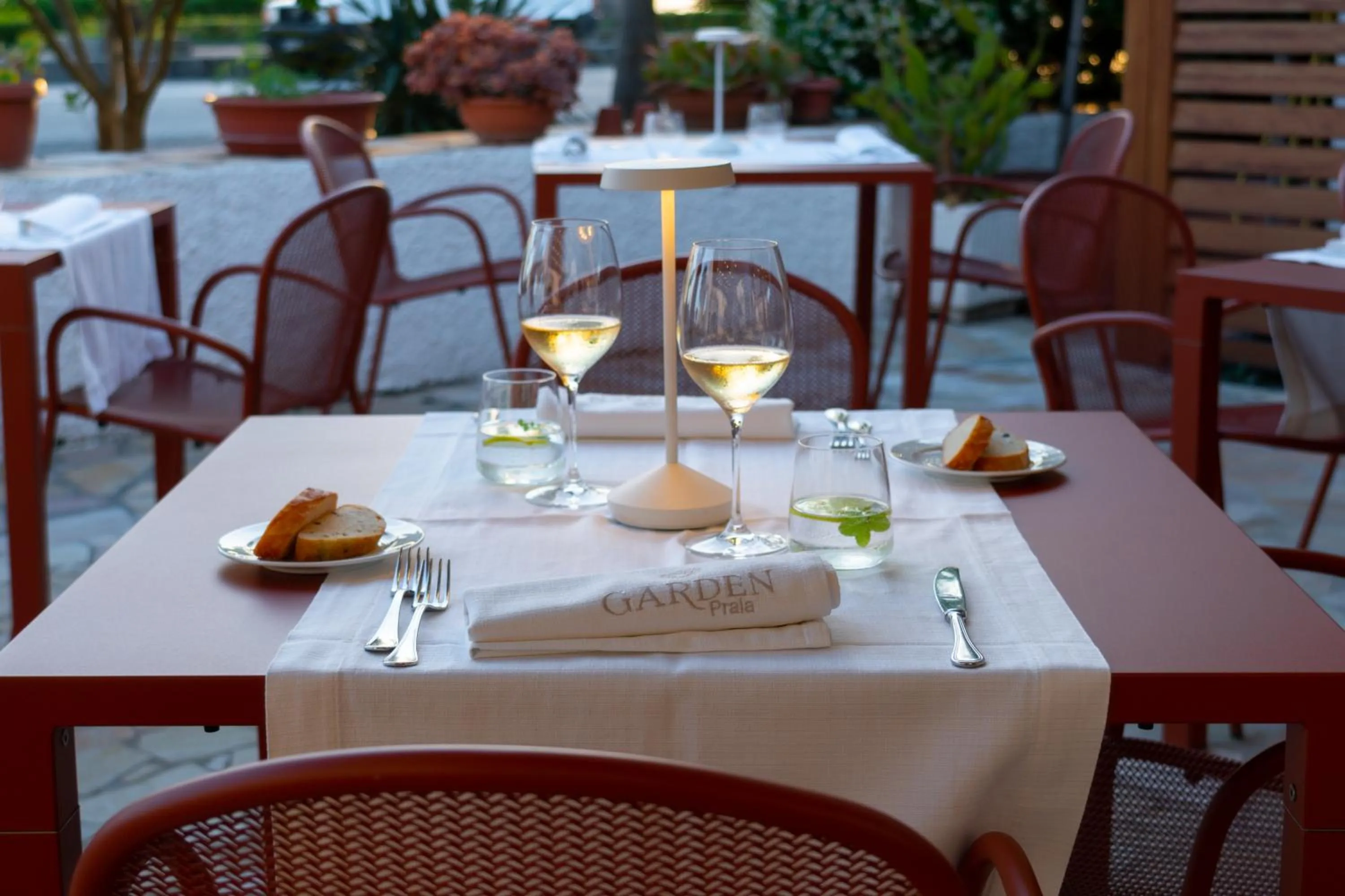 Restaurant/places to eat in Hotel Garden