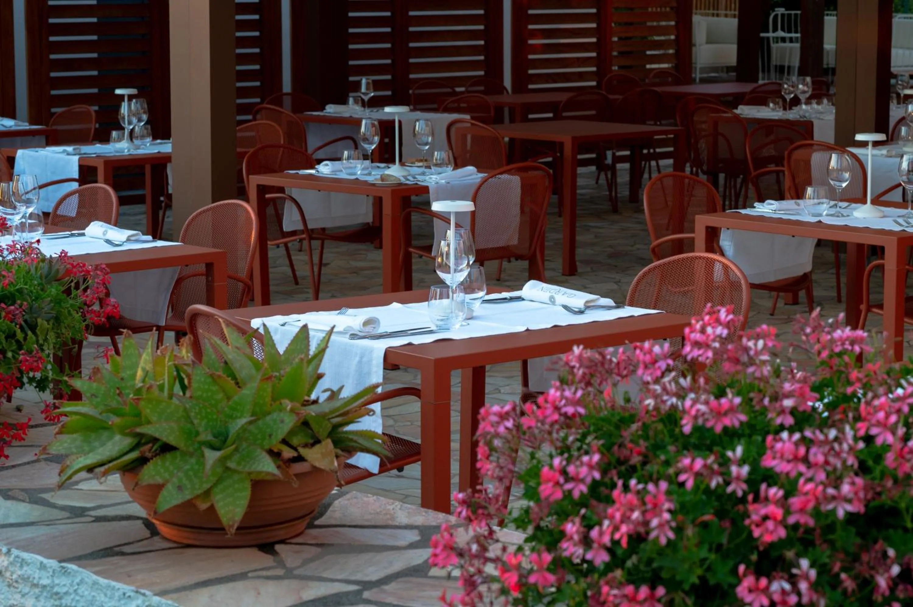 Restaurant/places to eat in Hotel Garden