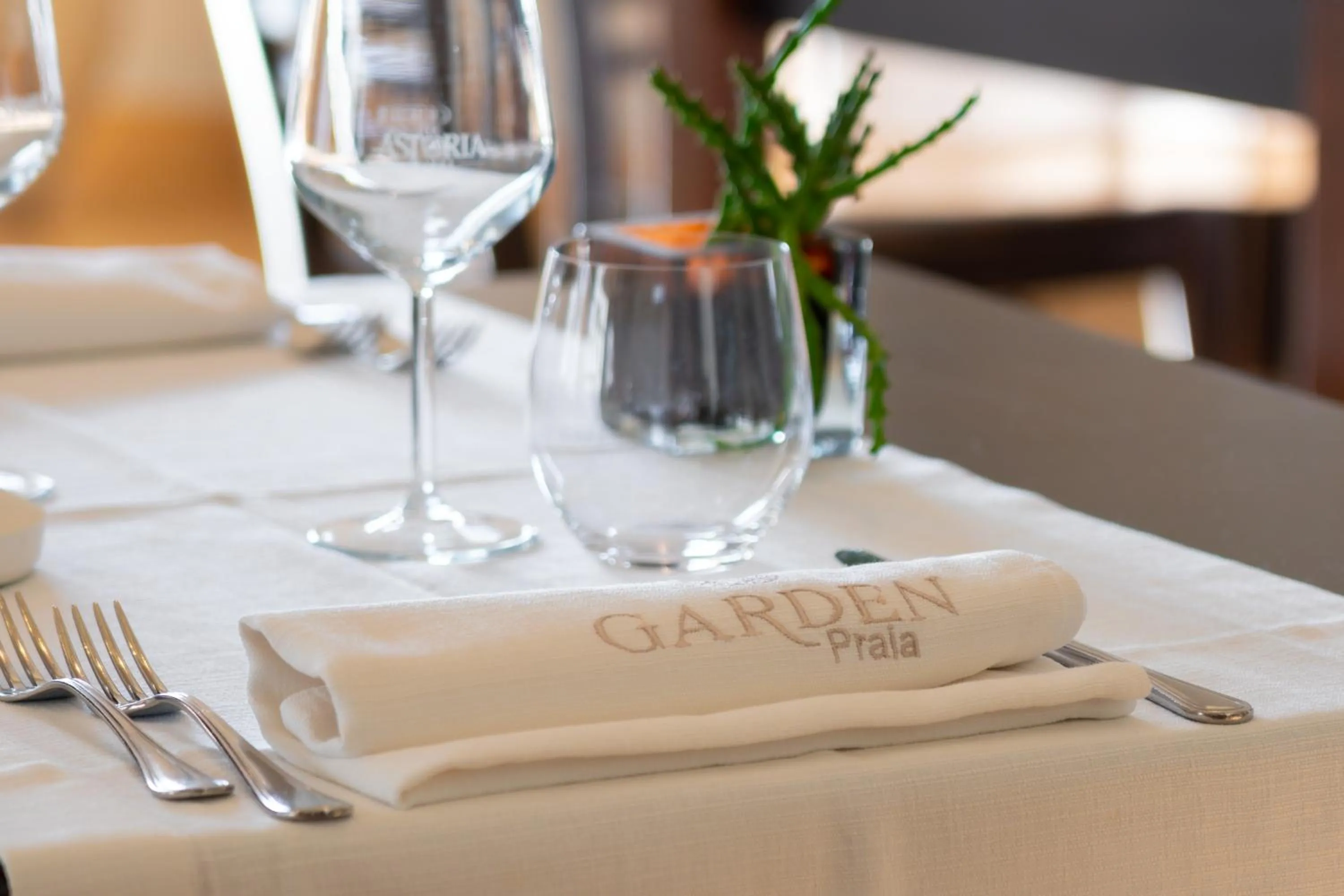 Restaurant/places to eat in Hotel Garden