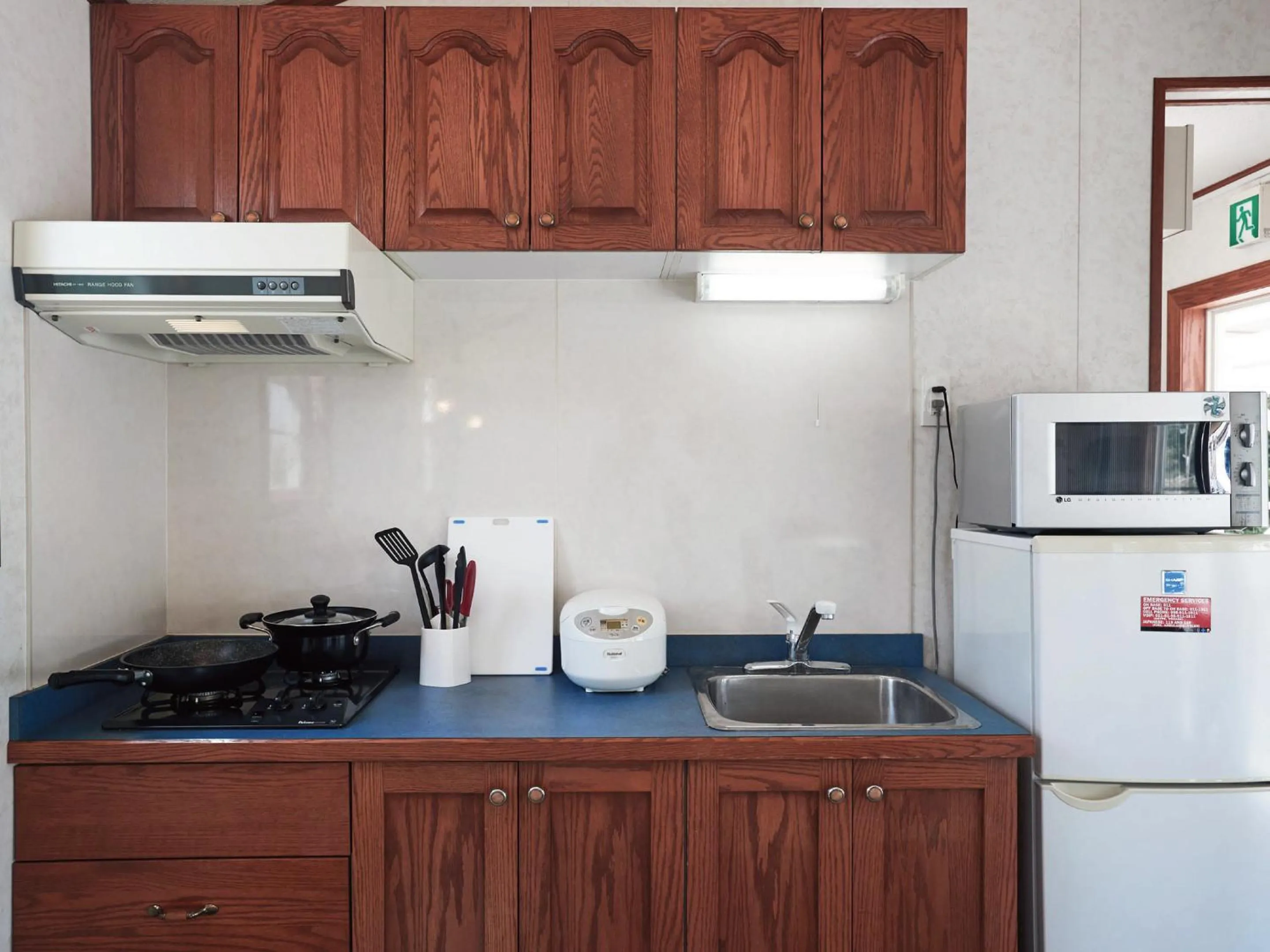 Kitchen or kitchenette in コテージスターハウス今帰仁