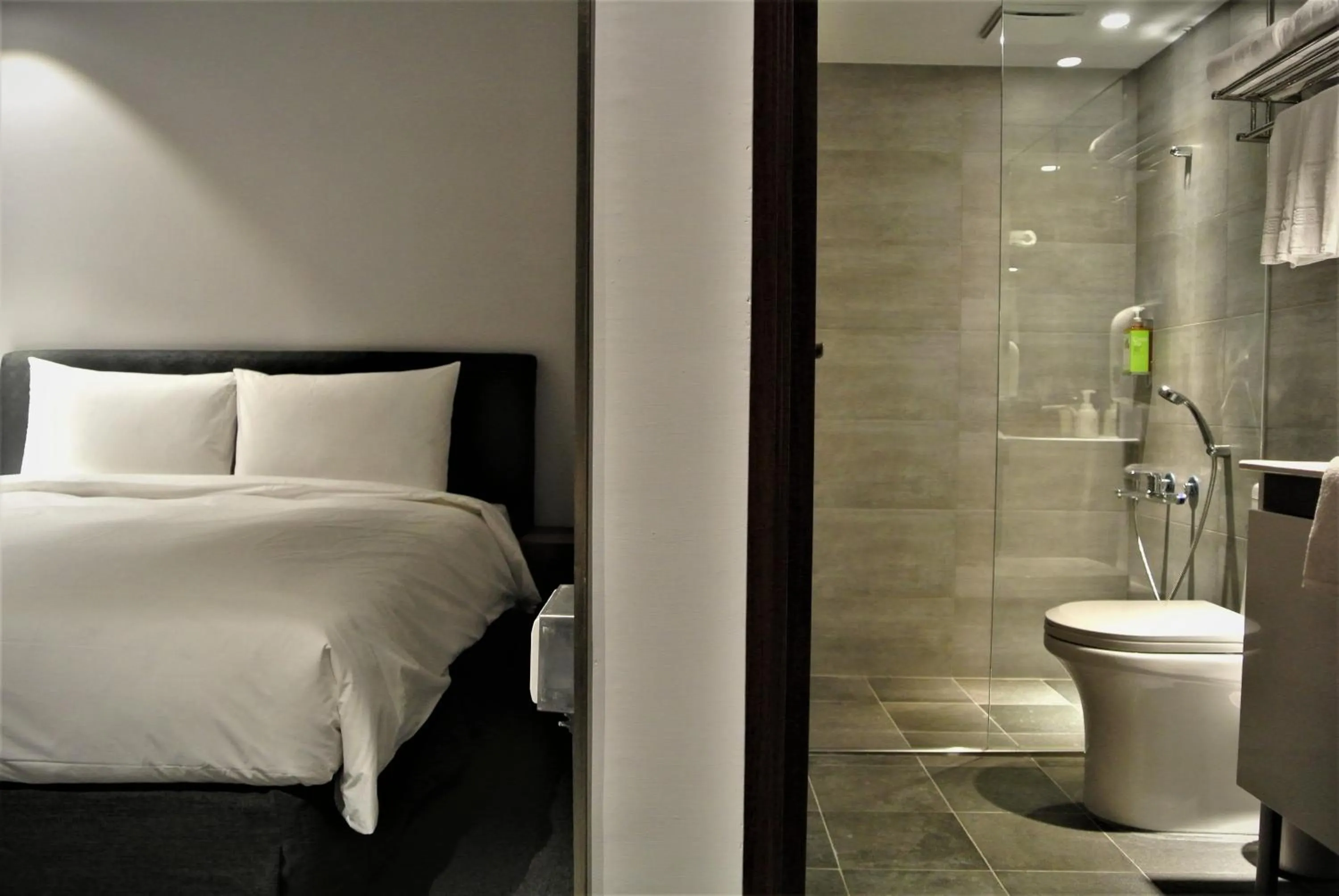 Shower in Doudian DDiNN Hotel