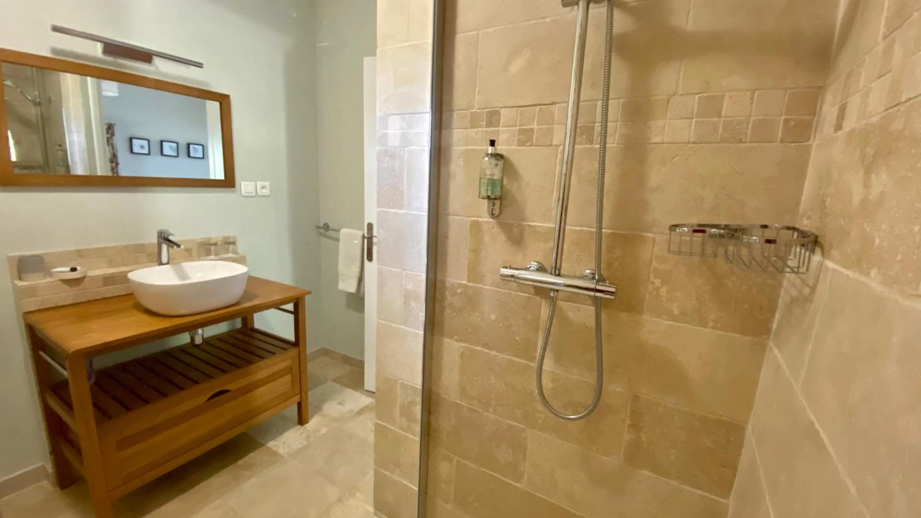 Shower in Chambres d'Hôtes Secret Pyrenées