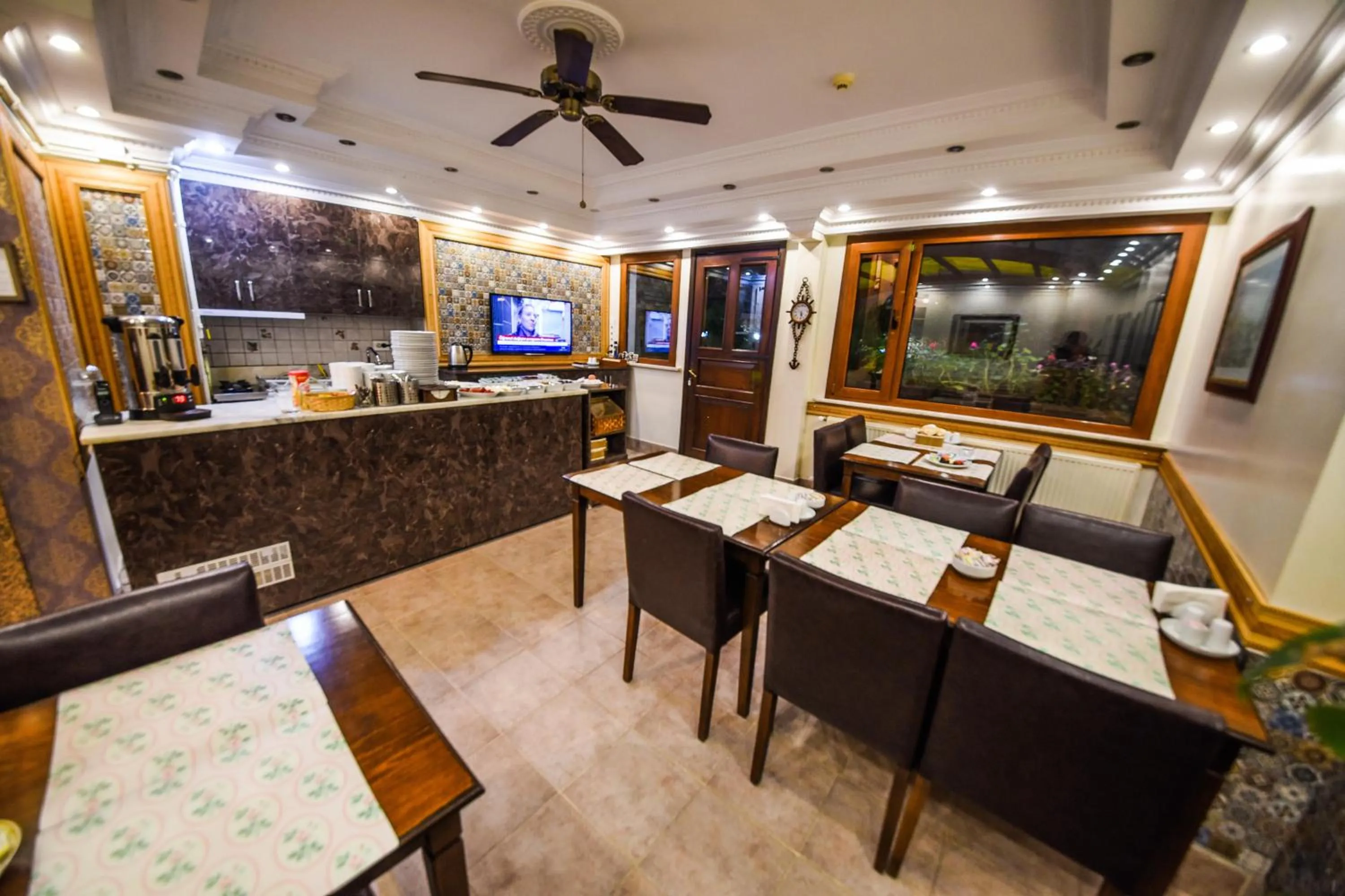 Communal kitchen in Kosk Hotel Kadikoy