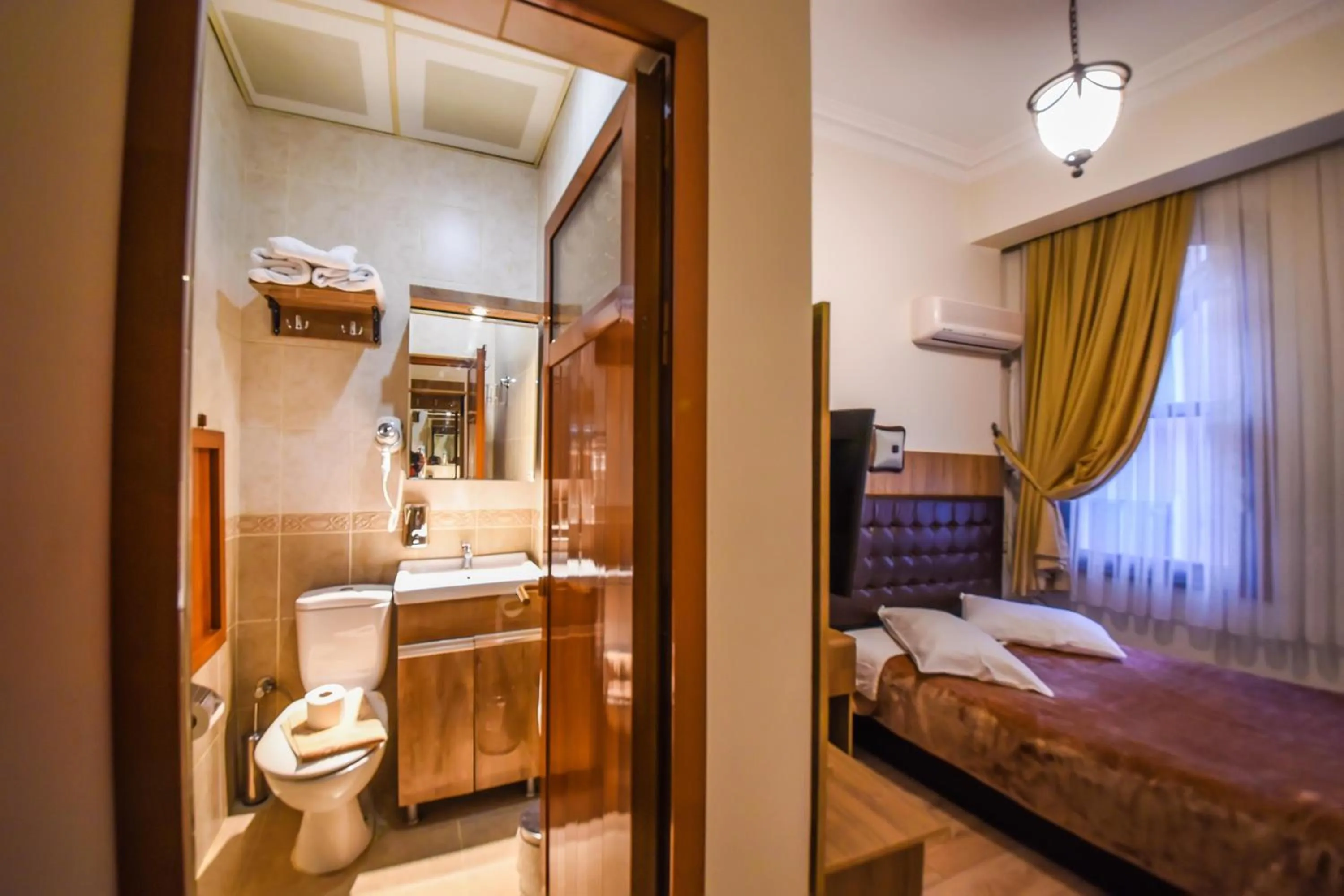 Bedroom, Bed in Kosk Hotel Kadikoy