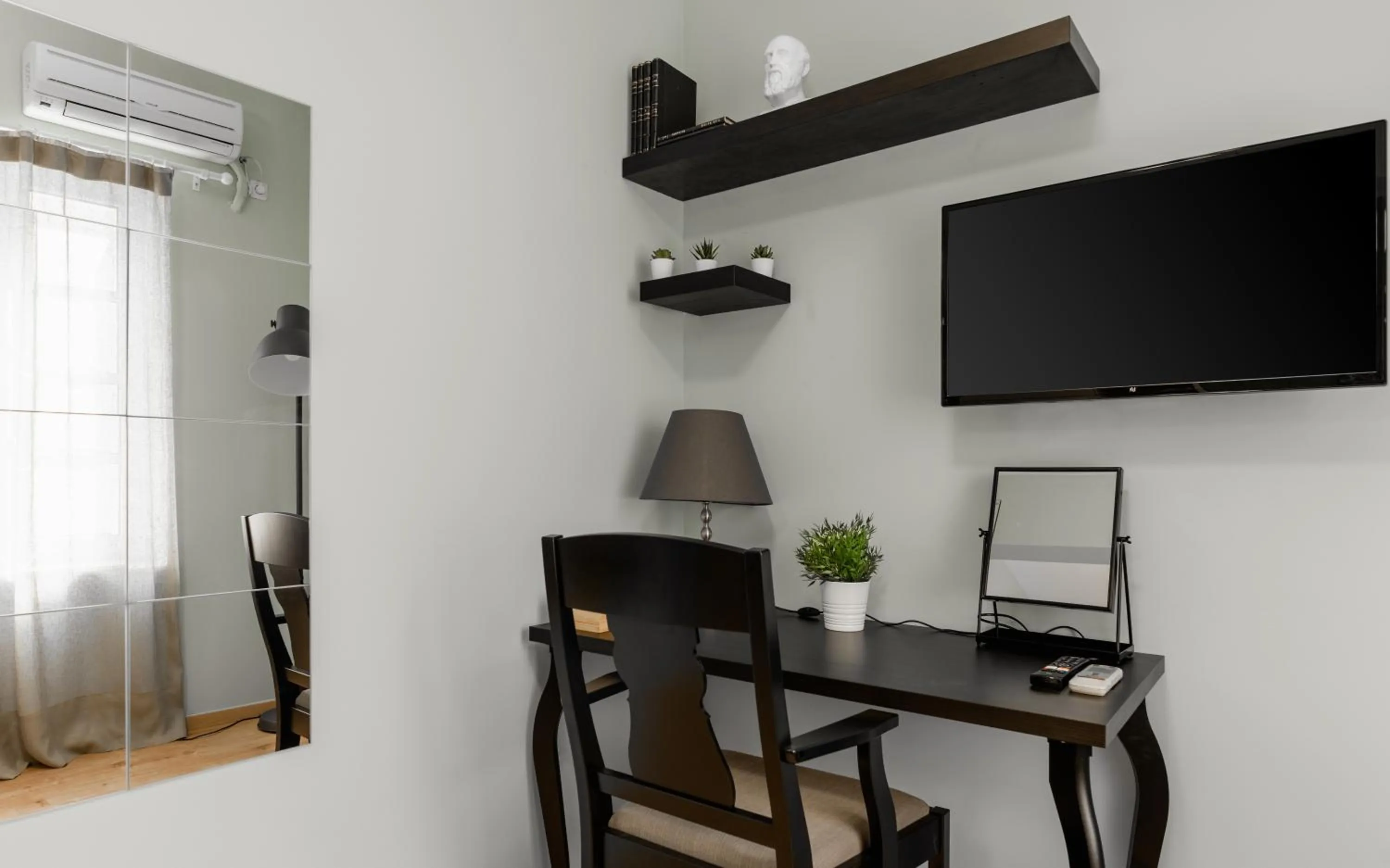 TV and multimedia in Monastiraki Urban Apartments