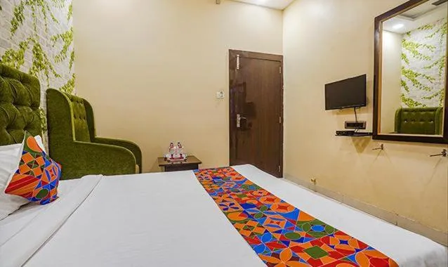 TV and multimedia, Bed in The JK Hotel Nr Railway Station