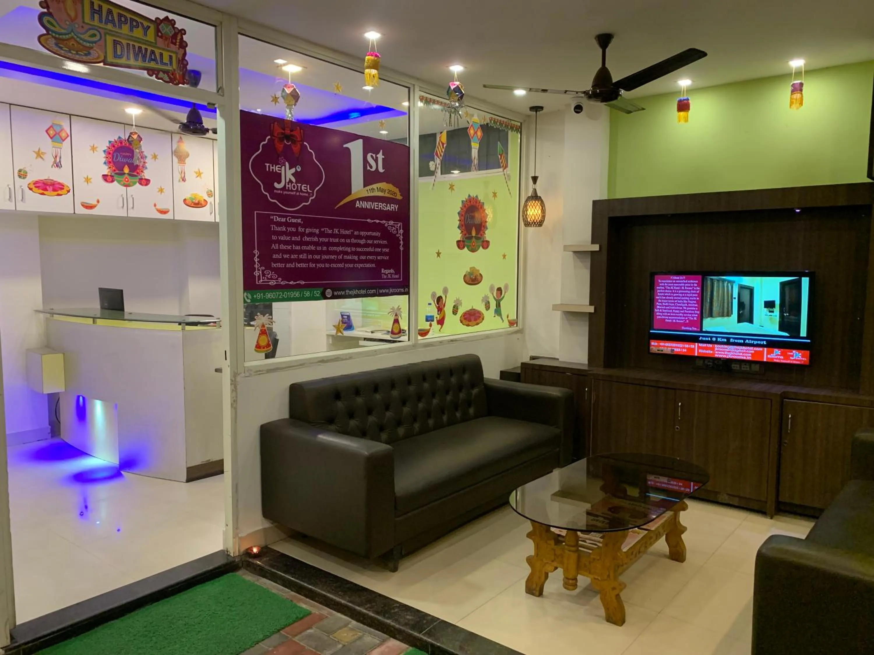 Communal lounge/ TV room in The JK Hotel Nr Railway Station