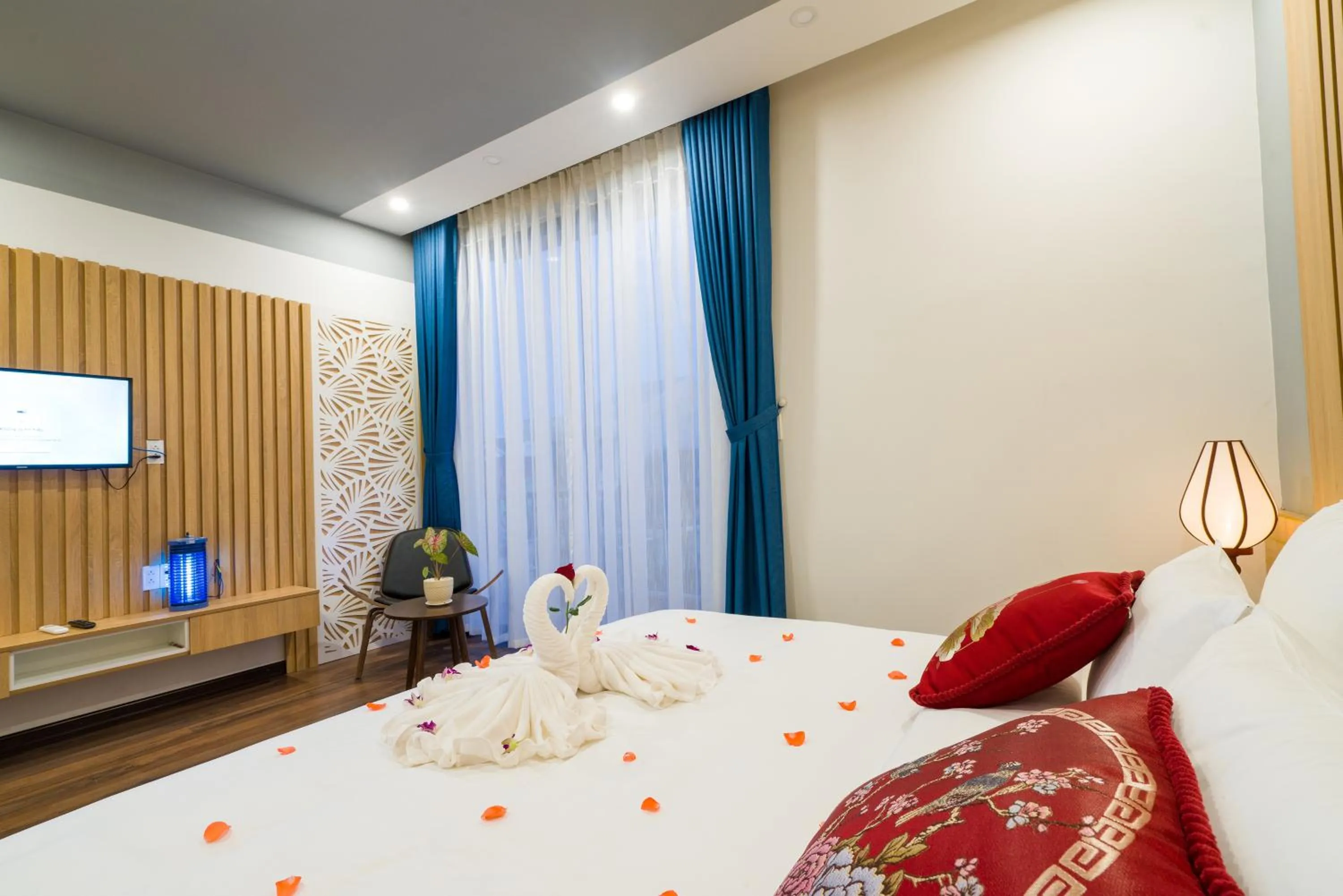 Bed in Hoi An Grace River Villa