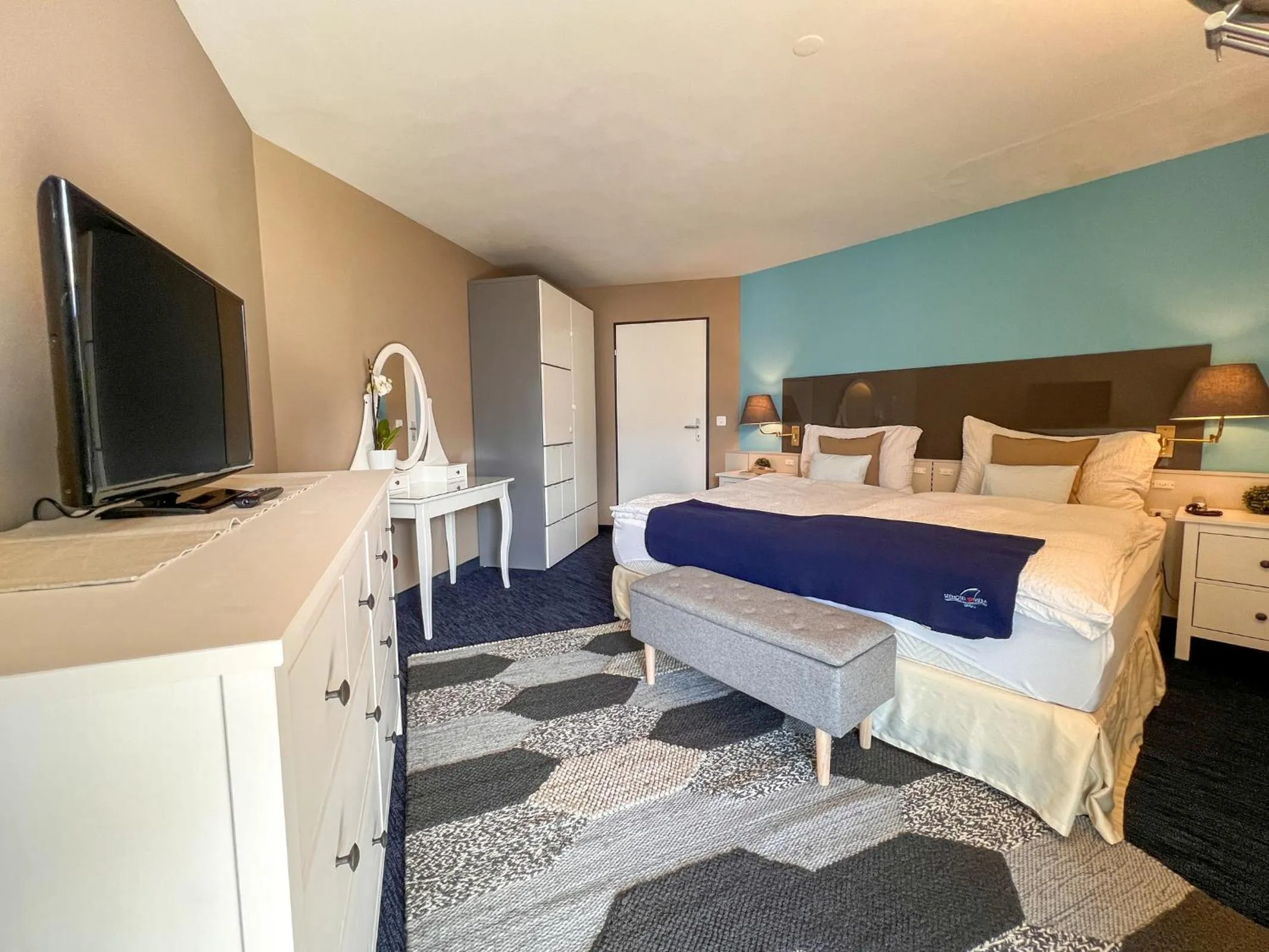 Bedroom, Bed in Seehotel Riviera at Lake Lucerne