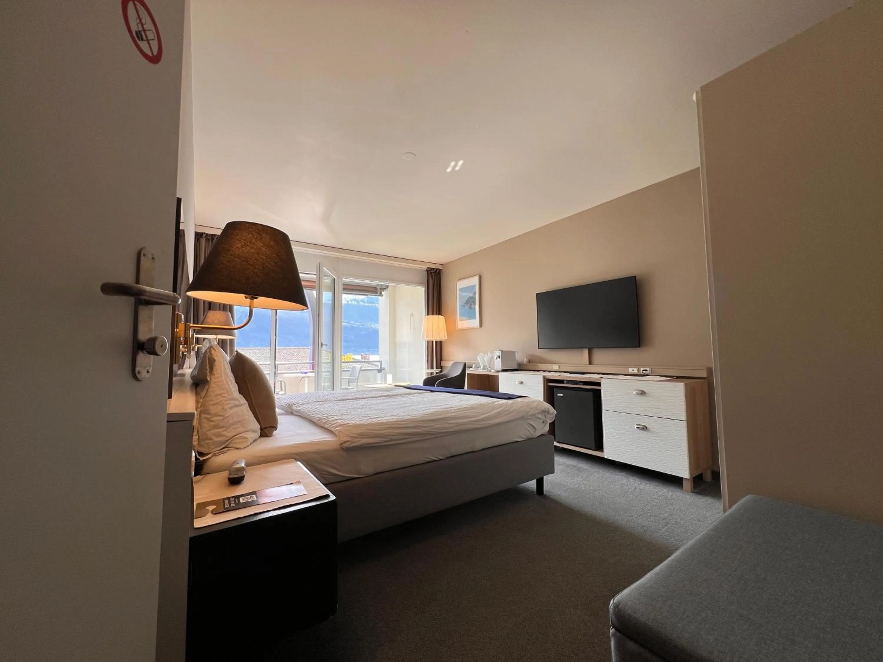 Bedroom, Bed in Seehotel Riviera at Lake Lucerne