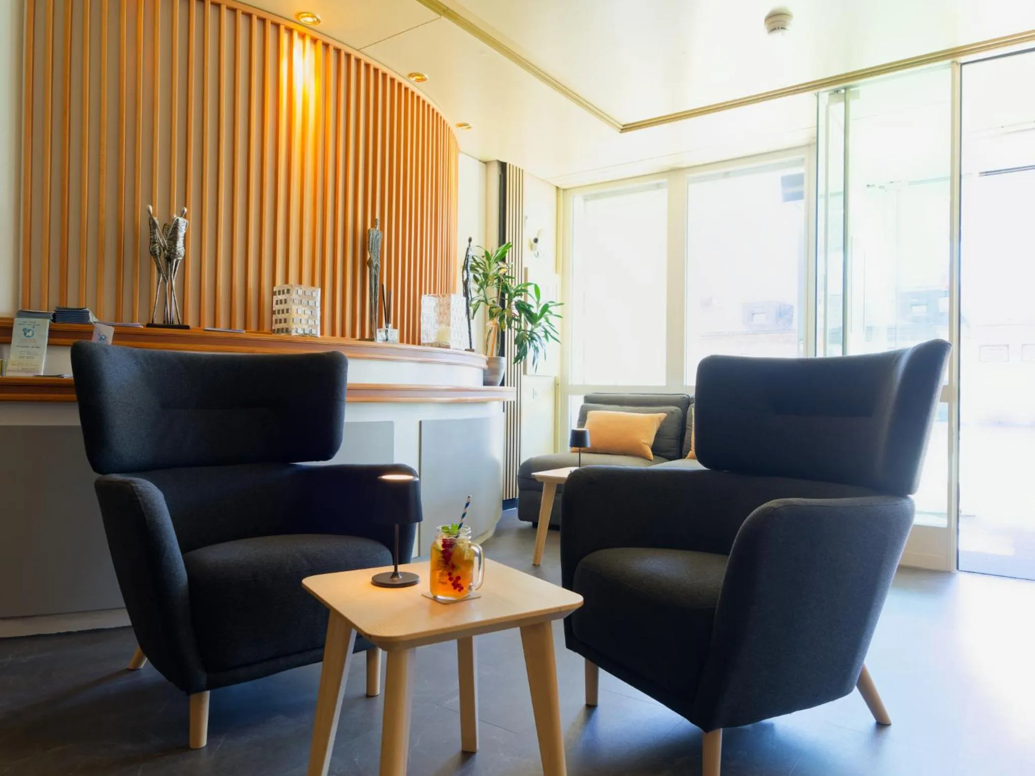 Communal lounge/ TV room in Seehotel Riviera at Lake Lucerne