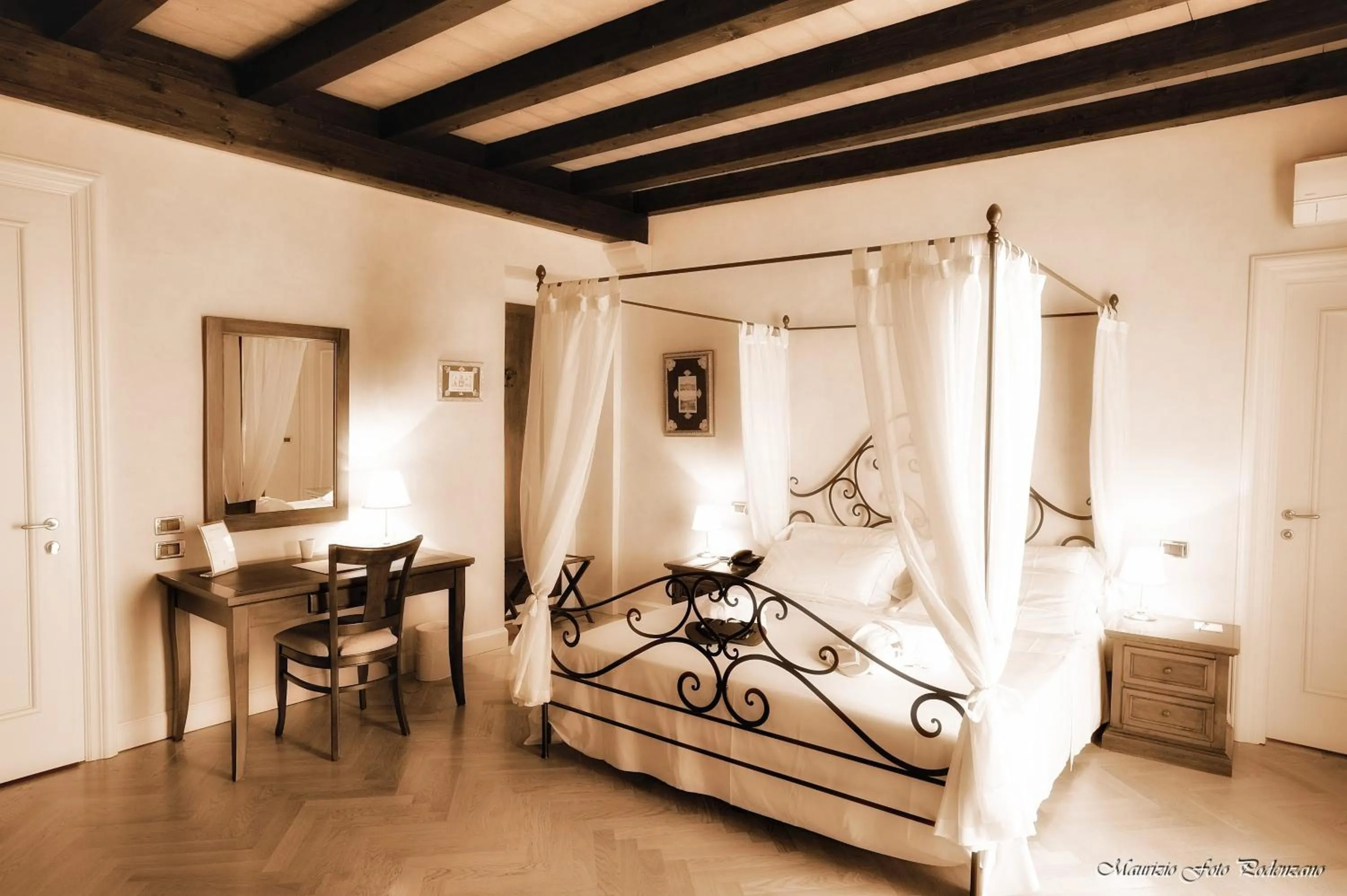 Photo of the whole room, Bed in Relais La Colombara Spa & Wellness