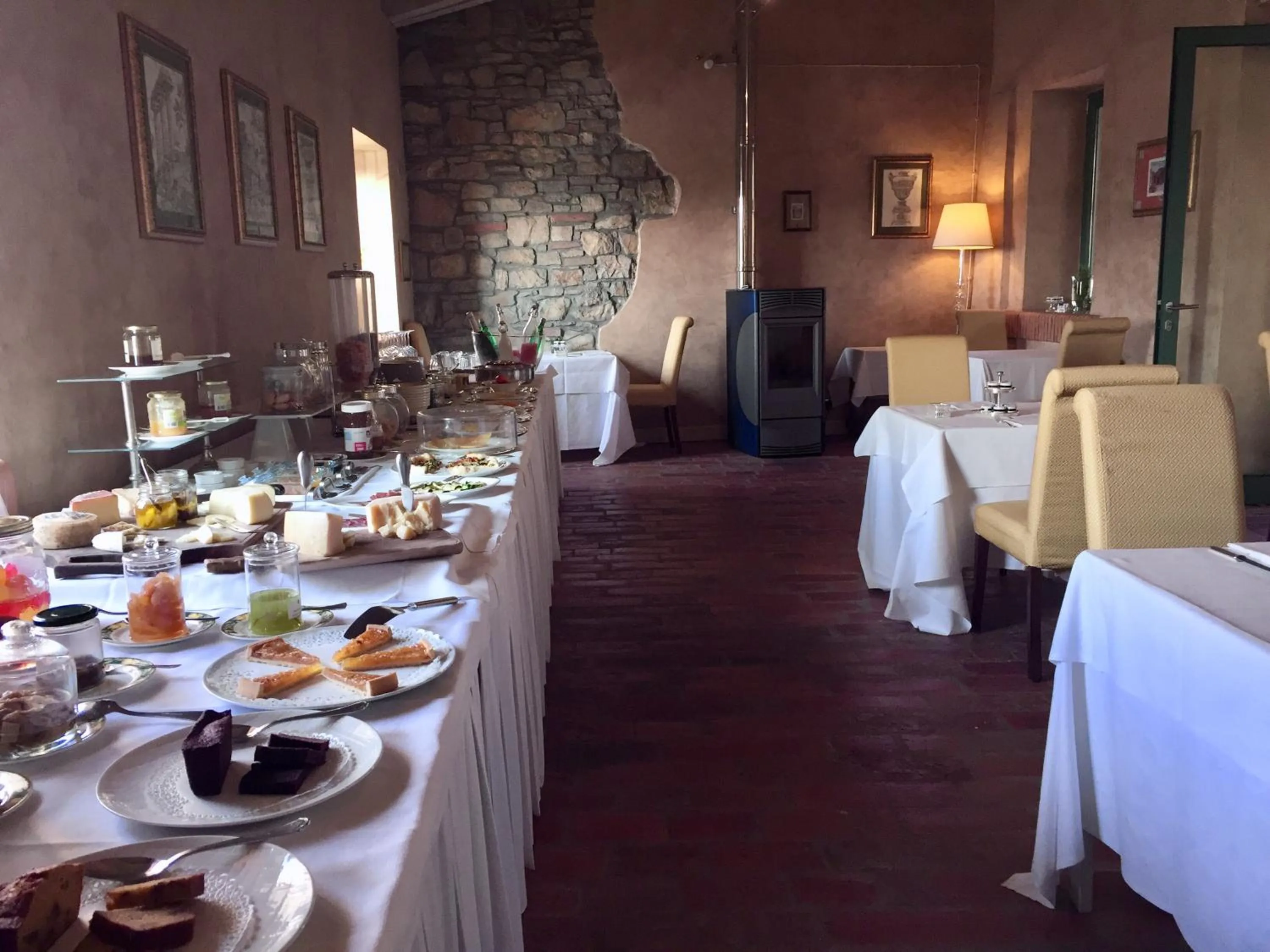 Buffet breakfast in Relais La Colombara Spa & Wellness