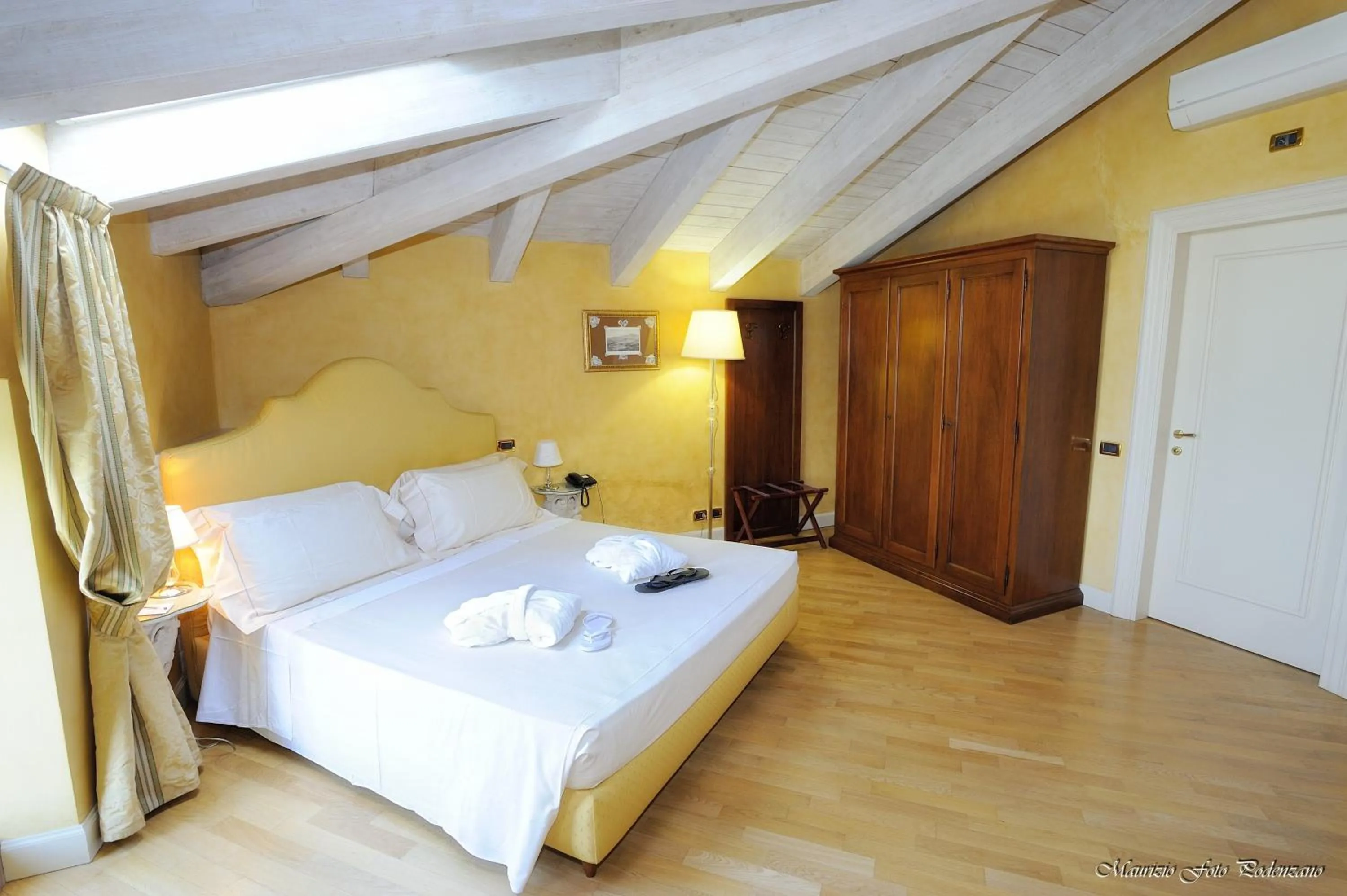 Photo of the whole room, Bed in Relais La Colombara Spa & Wellness