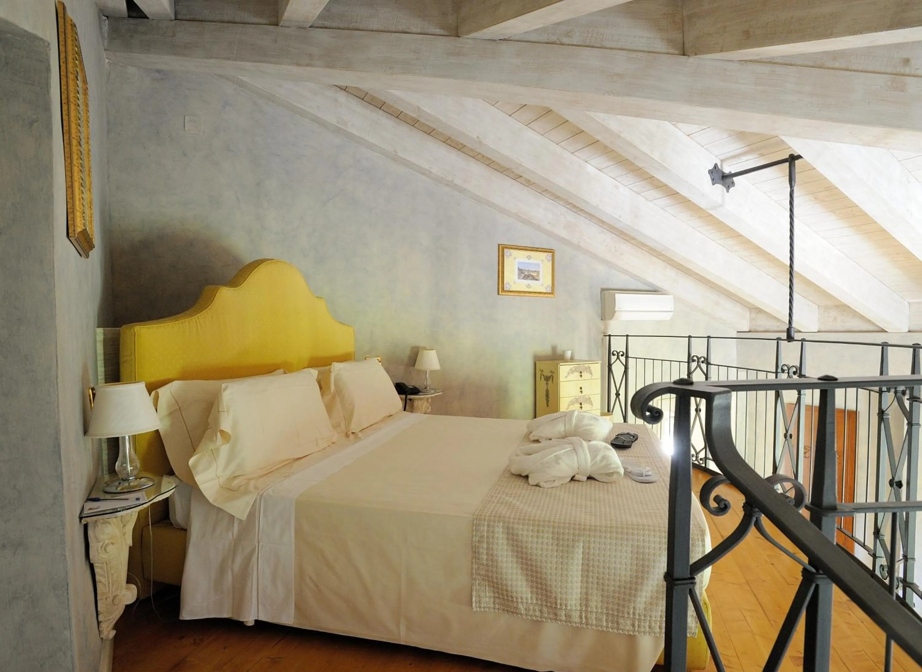 Bed in Relais La Colombara Spa & Wellness