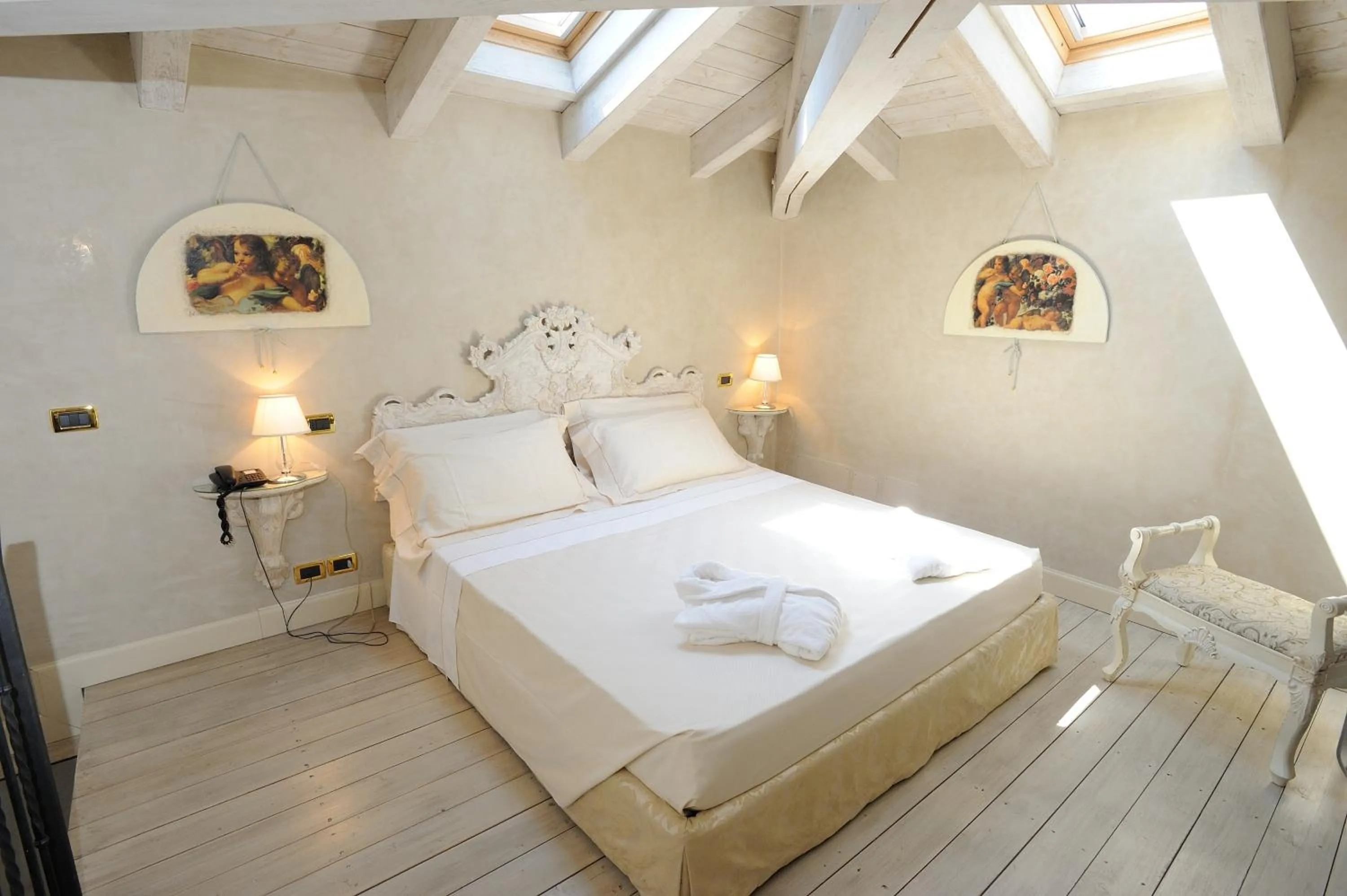 Photo of the whole room, Bed in Relais La Colombara Spa & Wellness