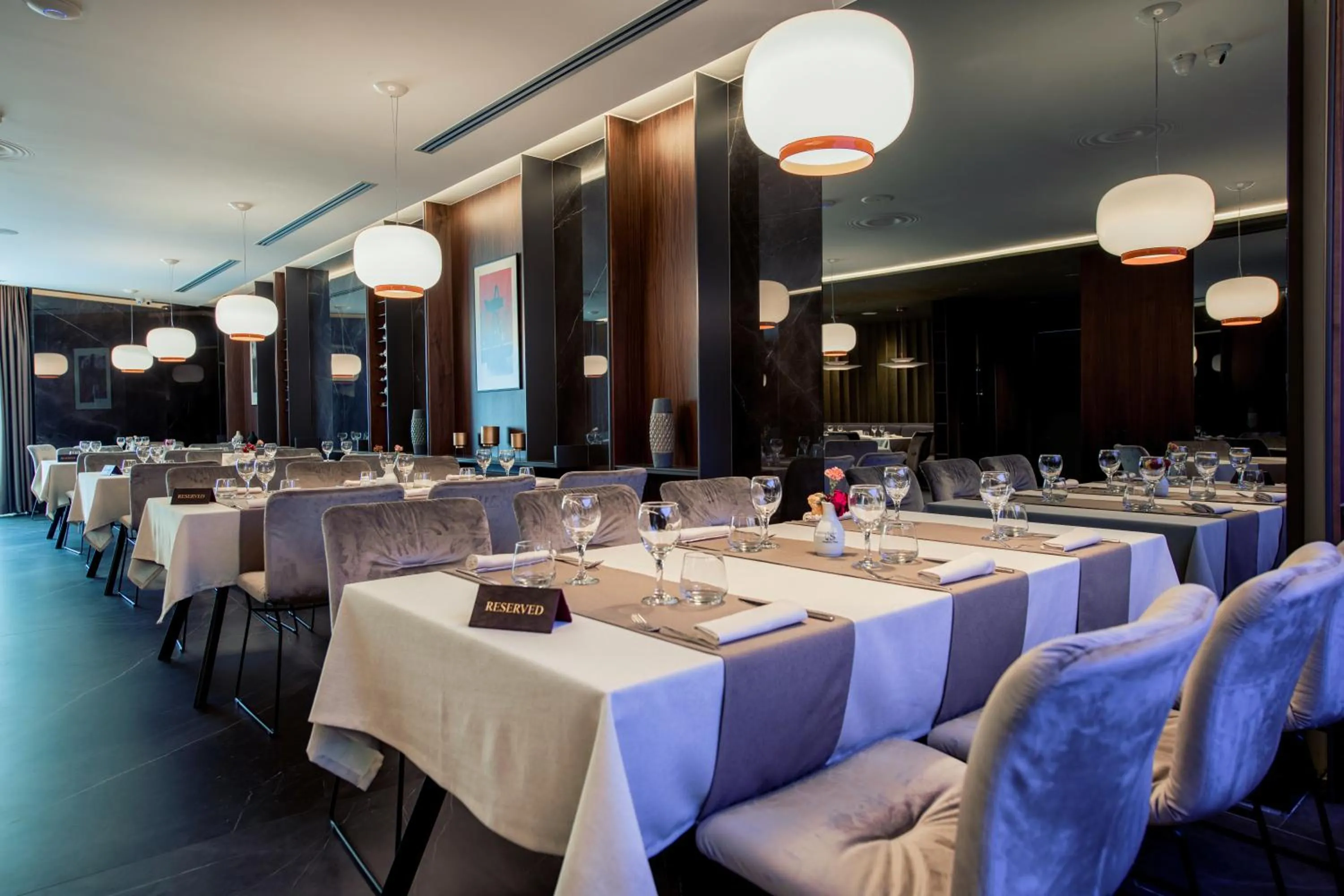 Restaurant/places to eat in Seraphine Plaza