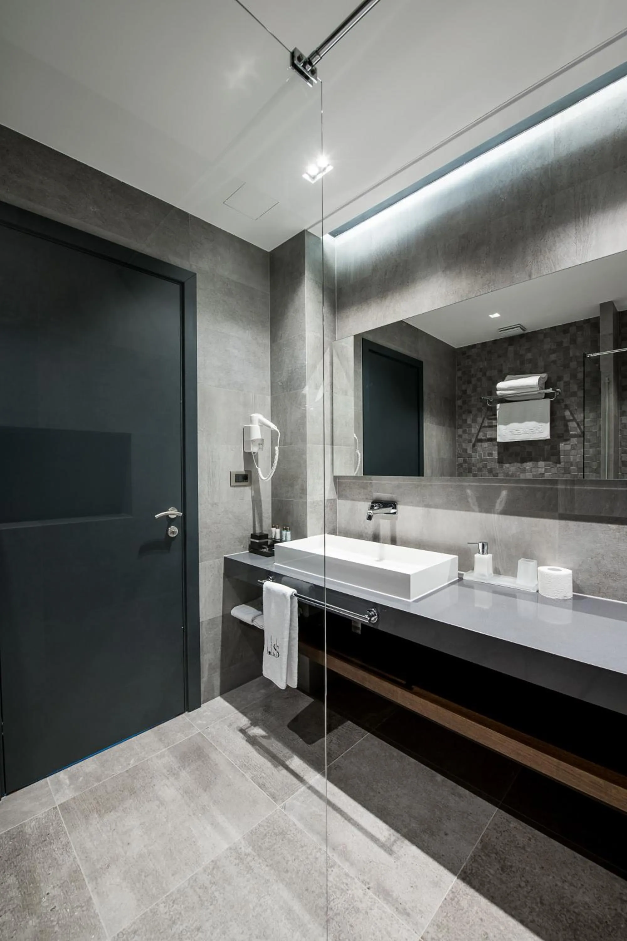 Bathroom in Seraphine Plaza