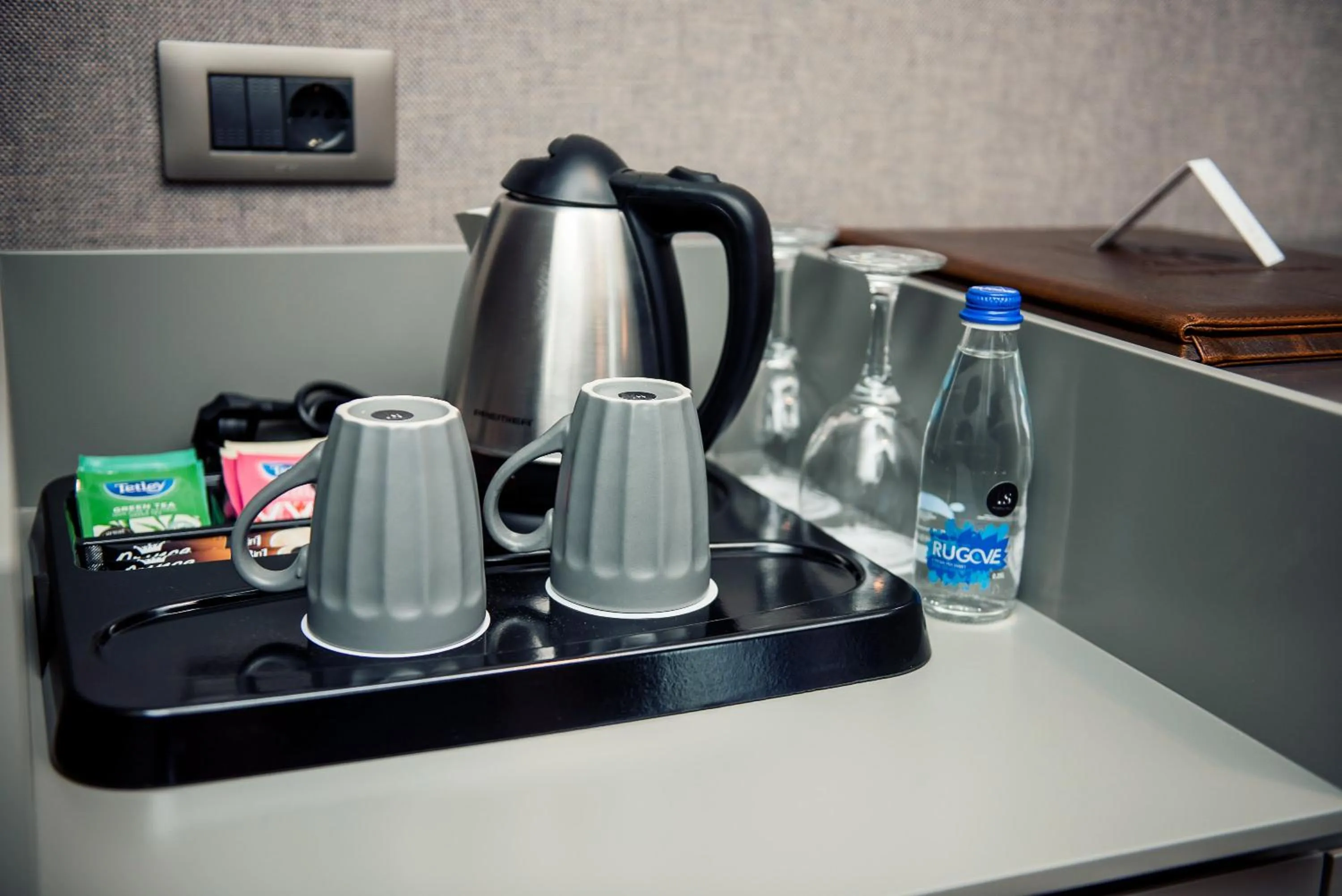 Coffee/tea facilities in Seraphine Plaza