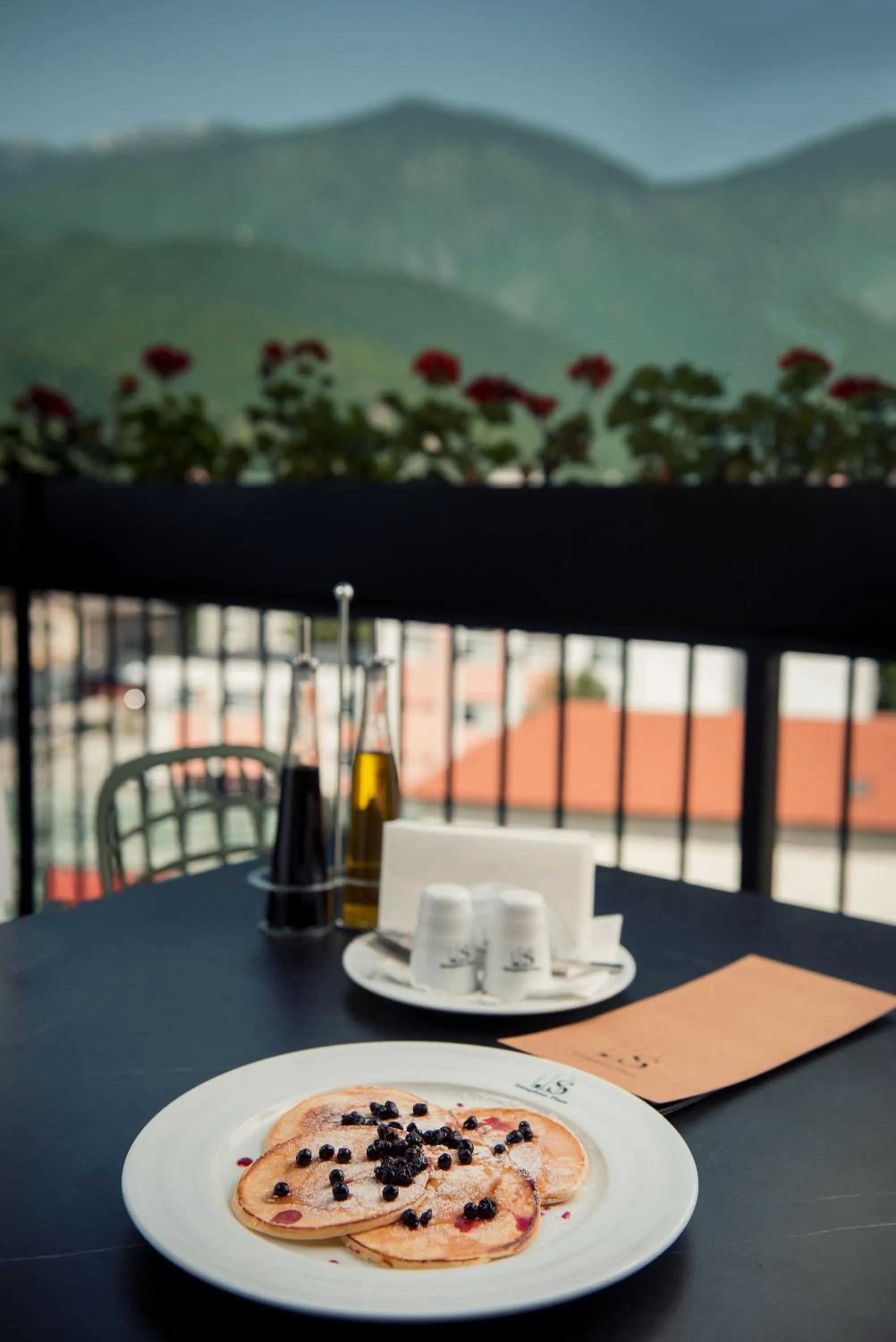 Breakfast in Seraphine Plaza