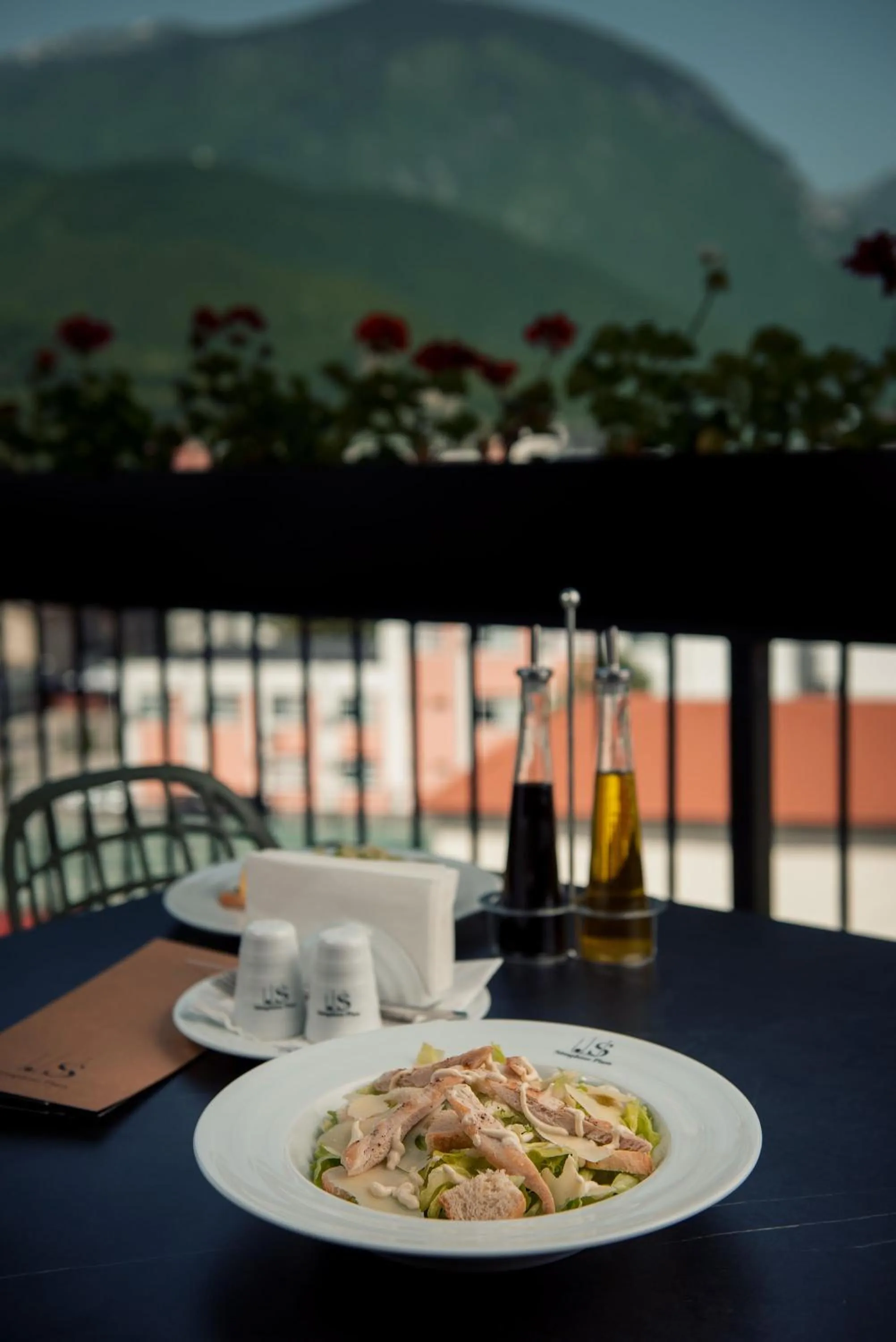 Breakfast in Seraphine Plaza