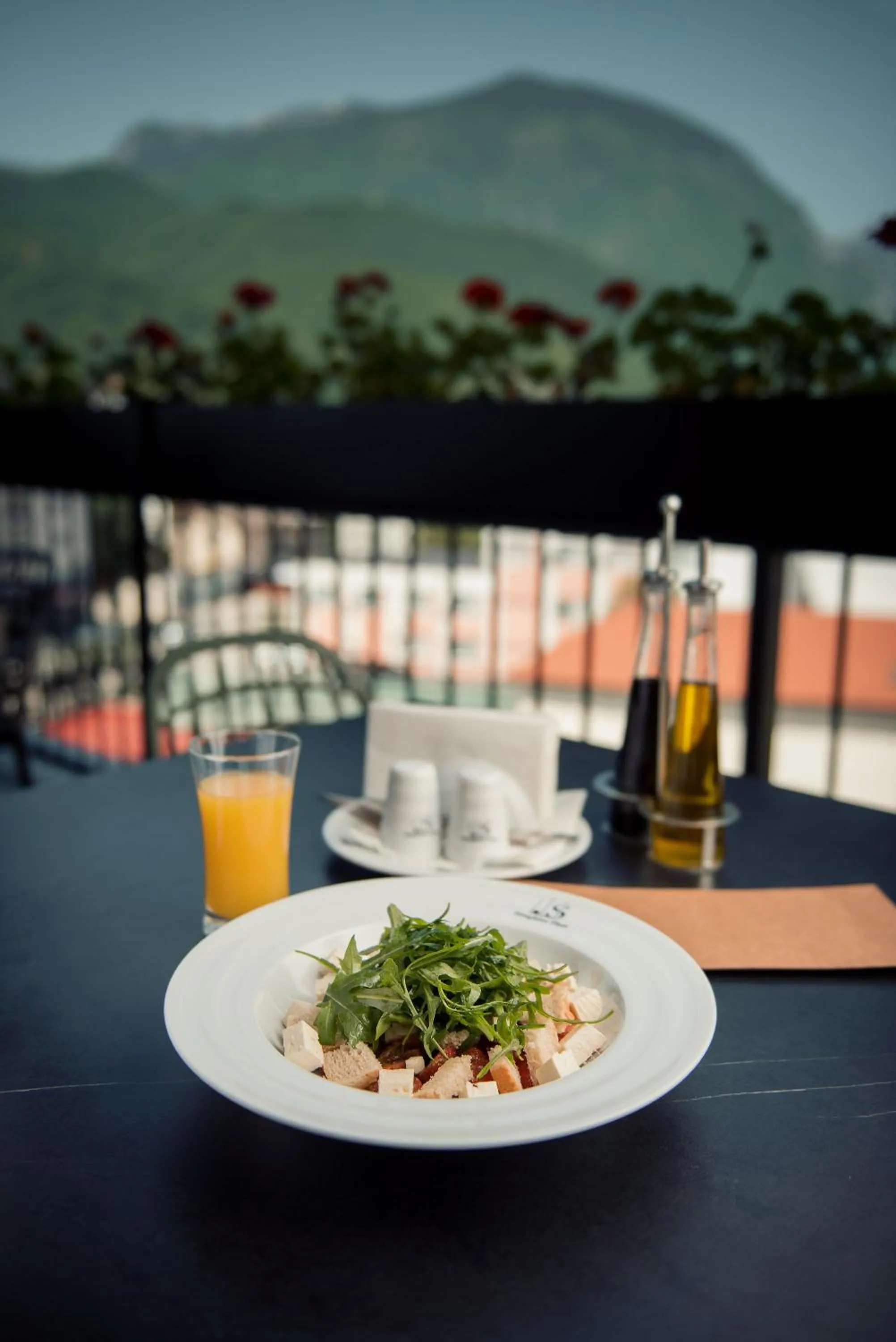 Breakfast in Seraphine Plaza