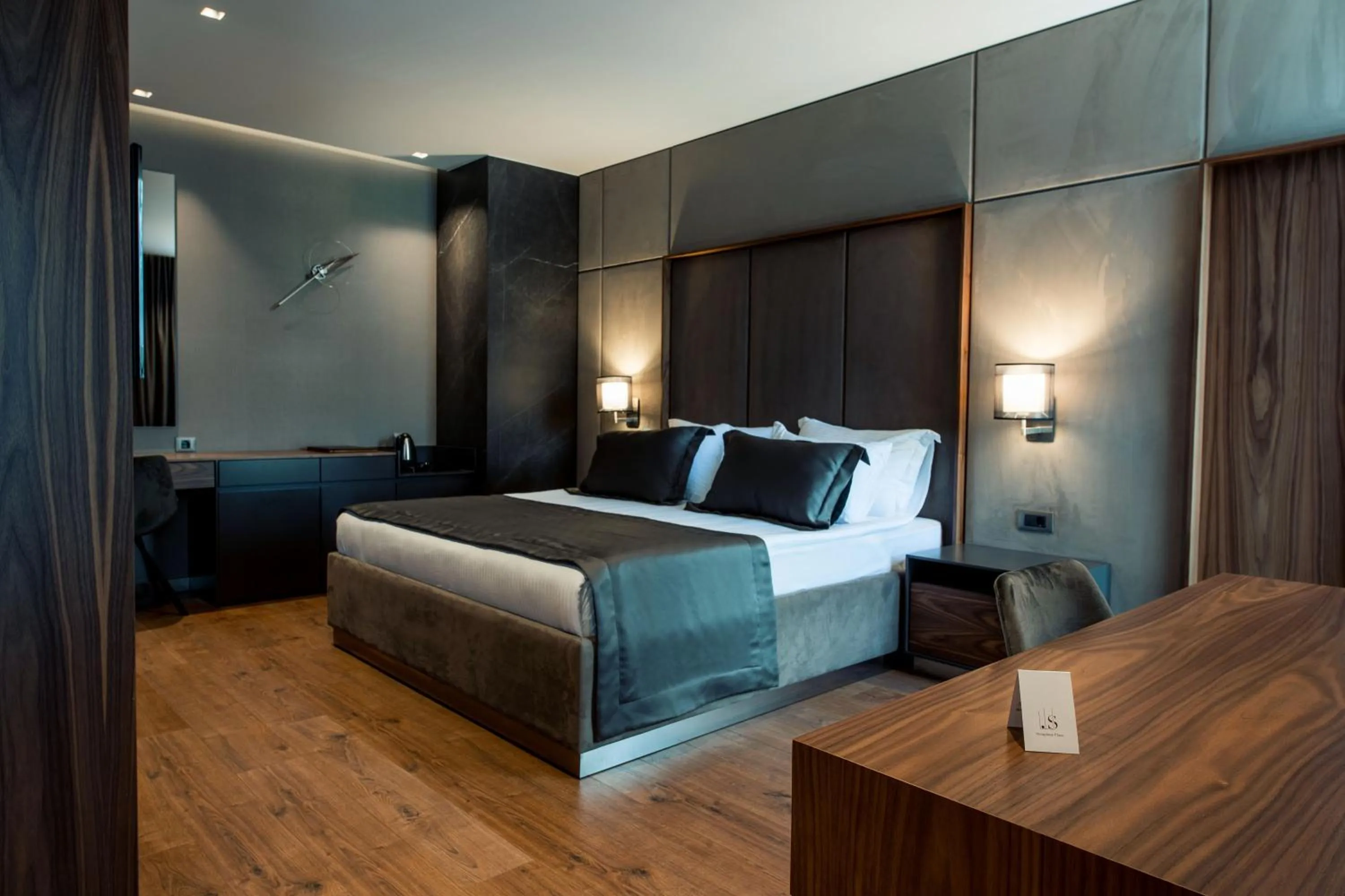 Bed in Seraphine Plaza