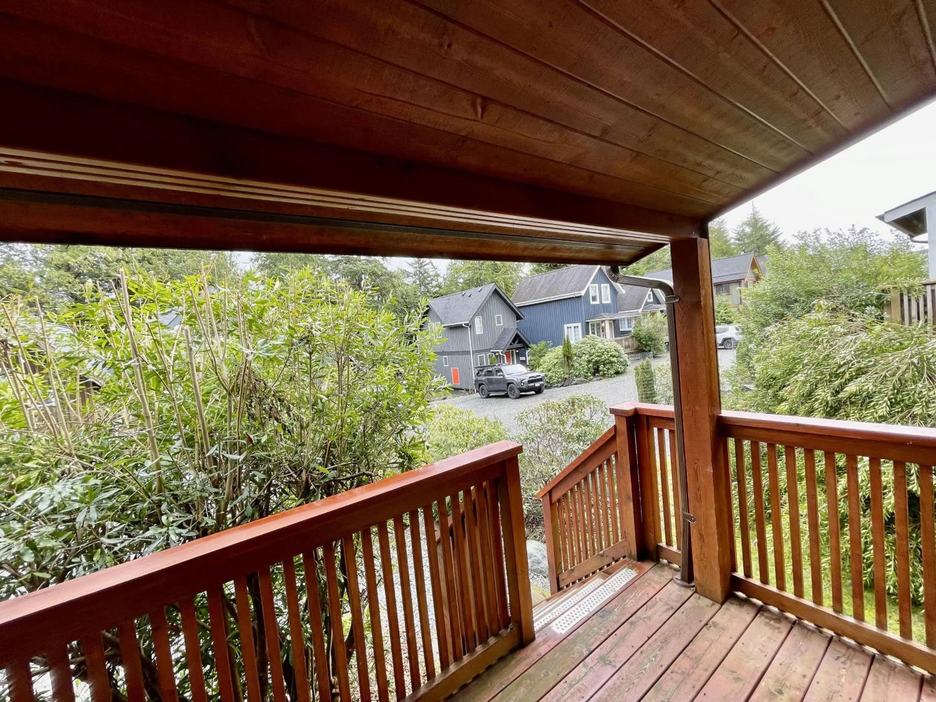 Property building in Great Cabin In Close To Walking Trails And Beaches - 13T