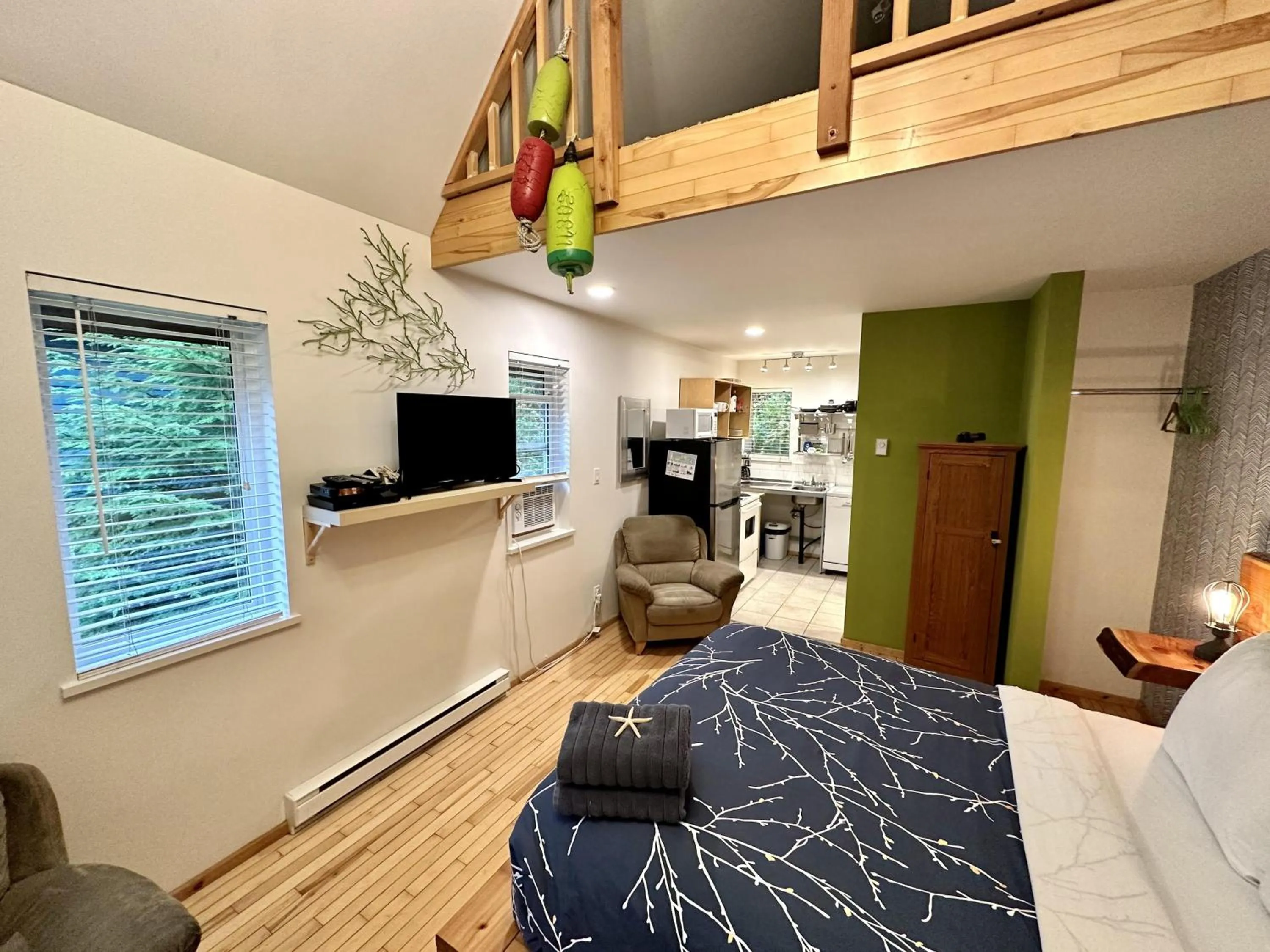 Property building, Bed in Great Cabin In Close To Walking Trails And Beaches - 13T