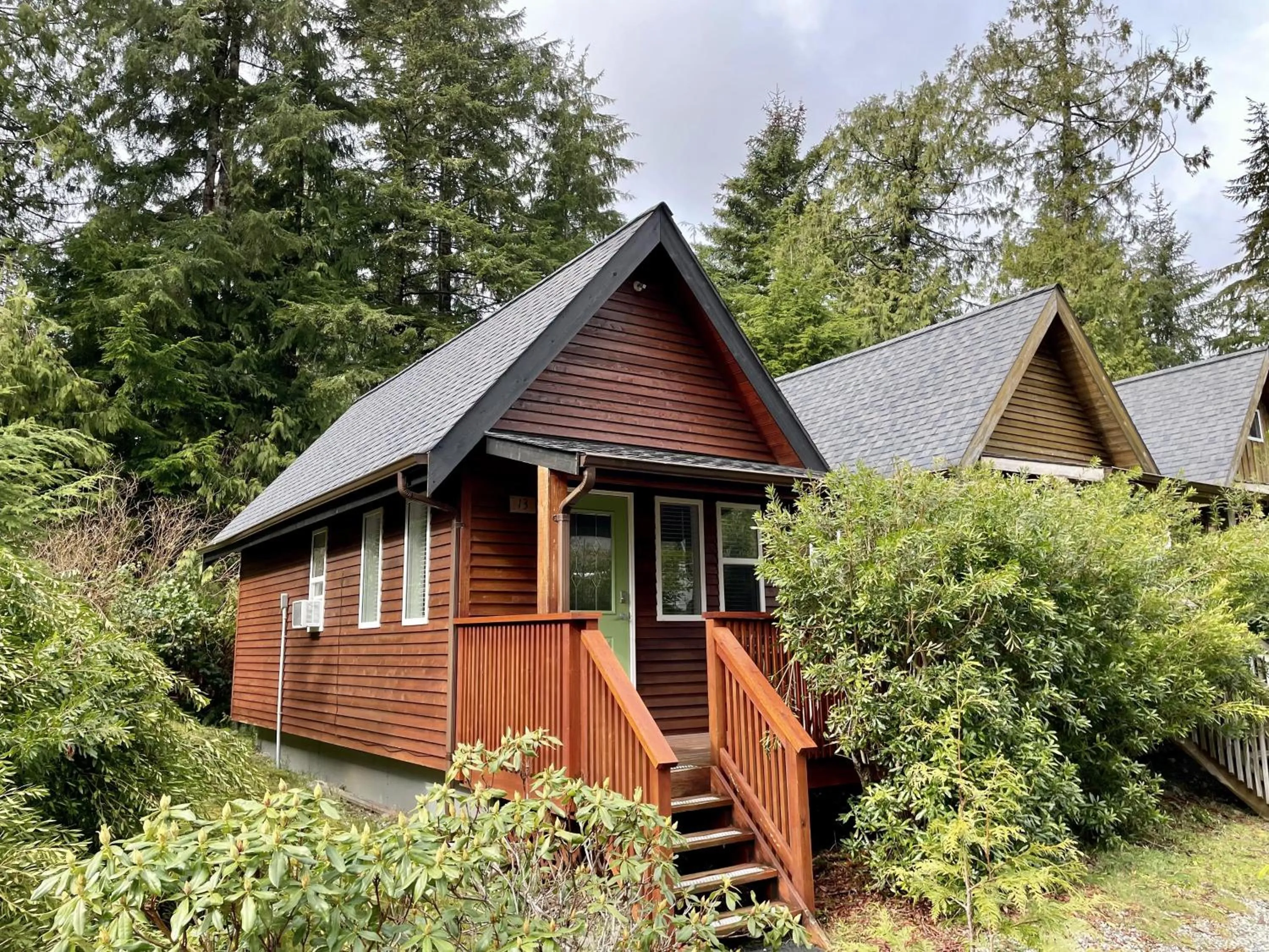 Property building in Great Cabin In Close To Walking Trails And Beaches - 13T