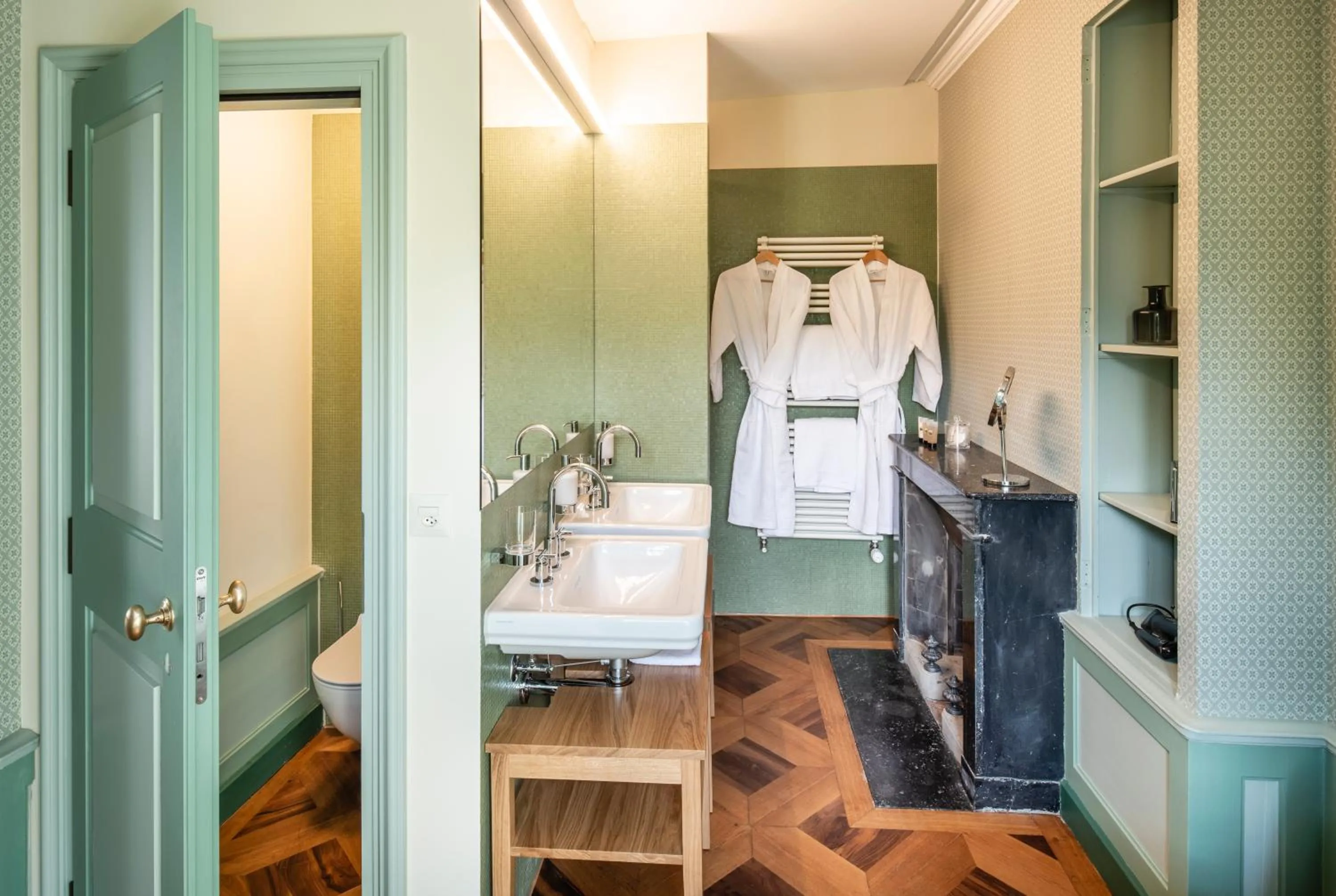 Shower in Schloss Schadau - Swiss Historic Hotel