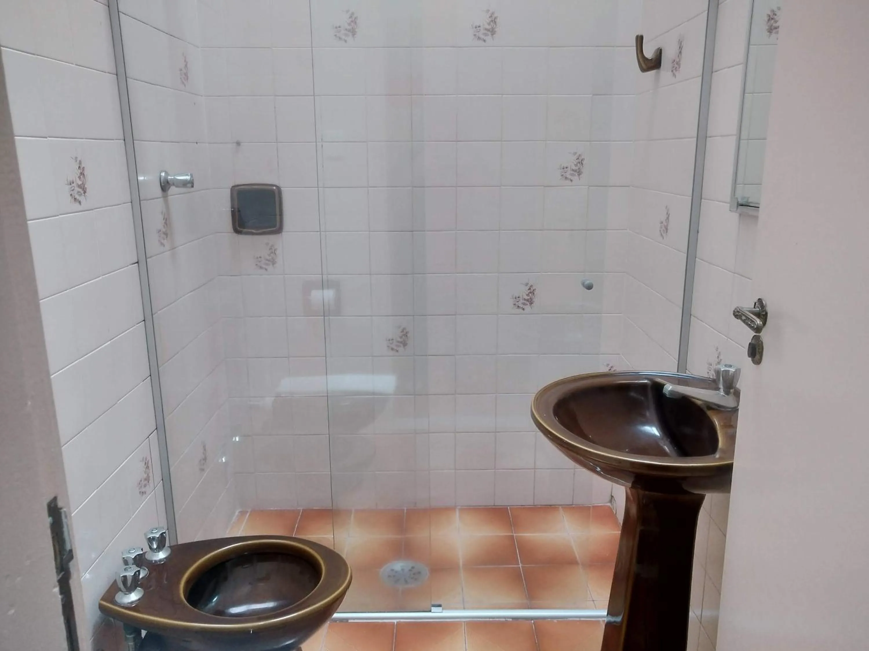 Bathroom in Lelis Hotel