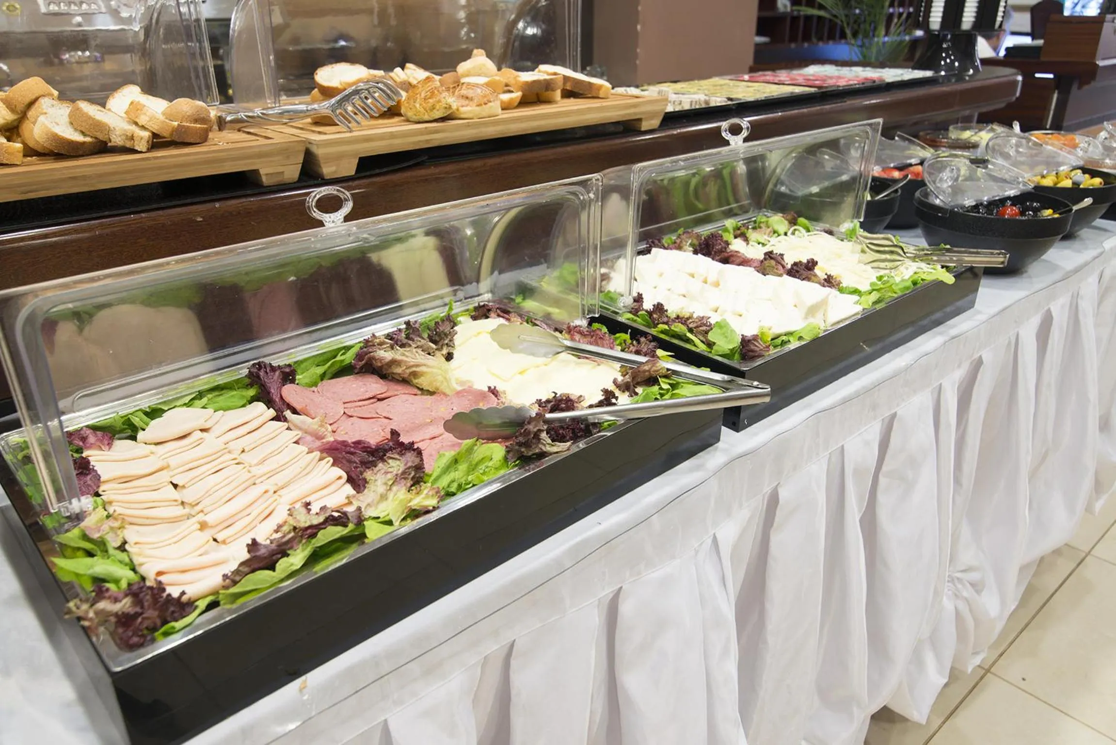 Restaurant/places to eat in Cumbali Suite Hotel