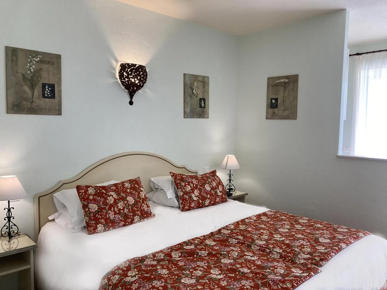 Photo of the whole room, Bed in La Résidence du Moulin