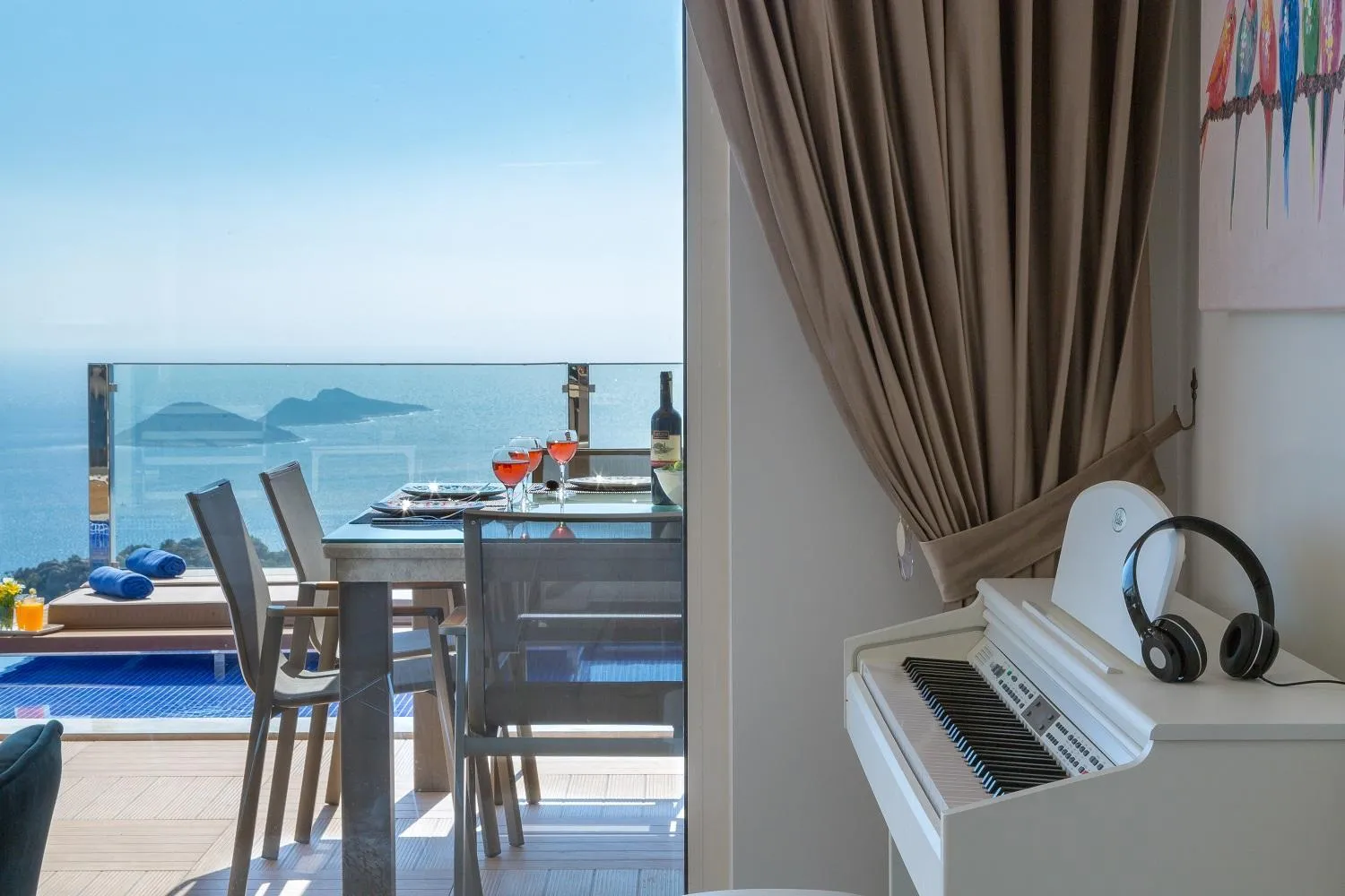 Dining area in Villa La Mer Azur