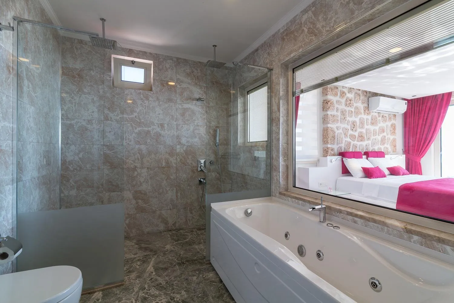 Bathroom, Bed in Villa La Mer Azur
