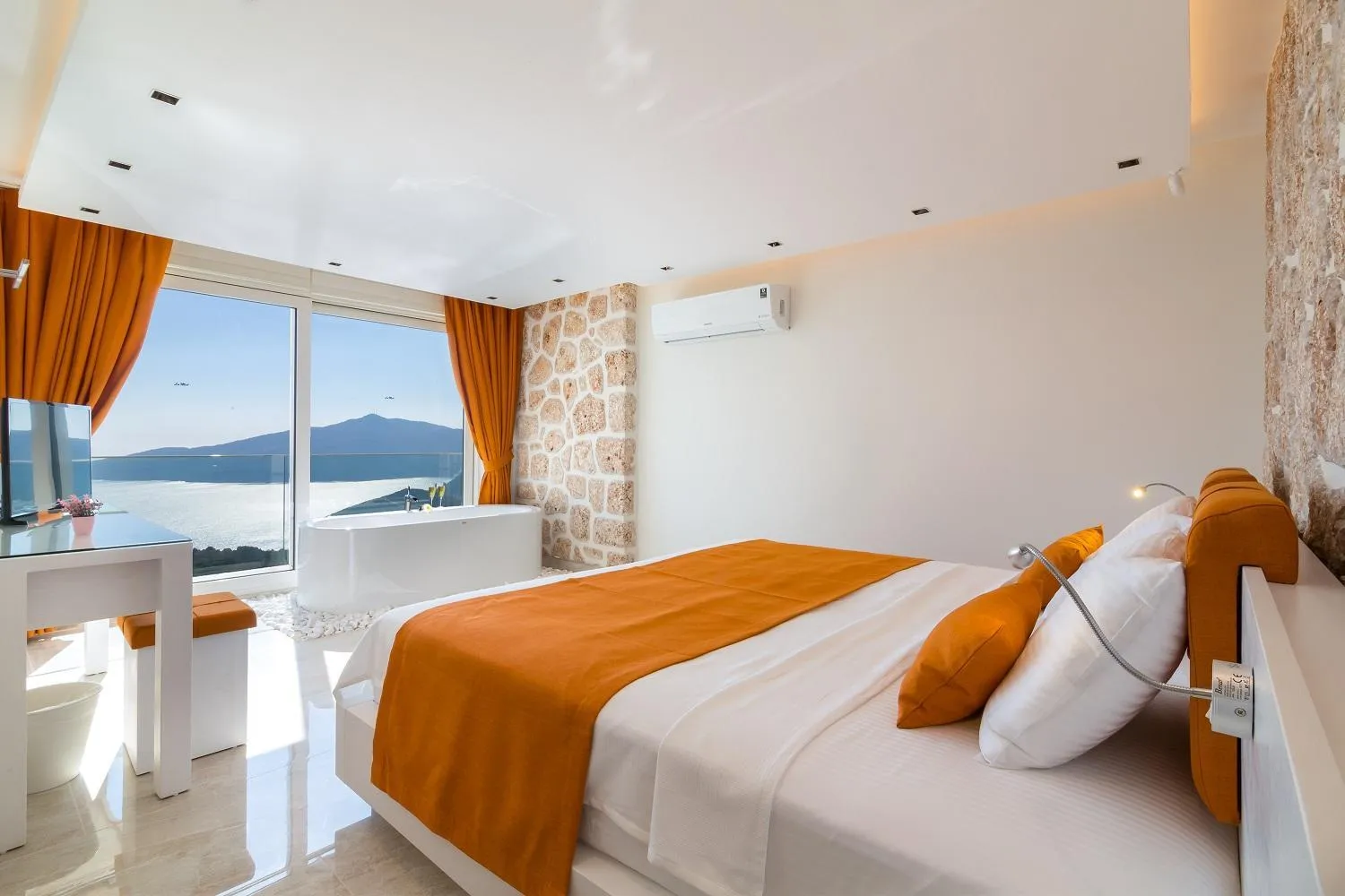 Bedroom, Bed in Villa La Mer Azur