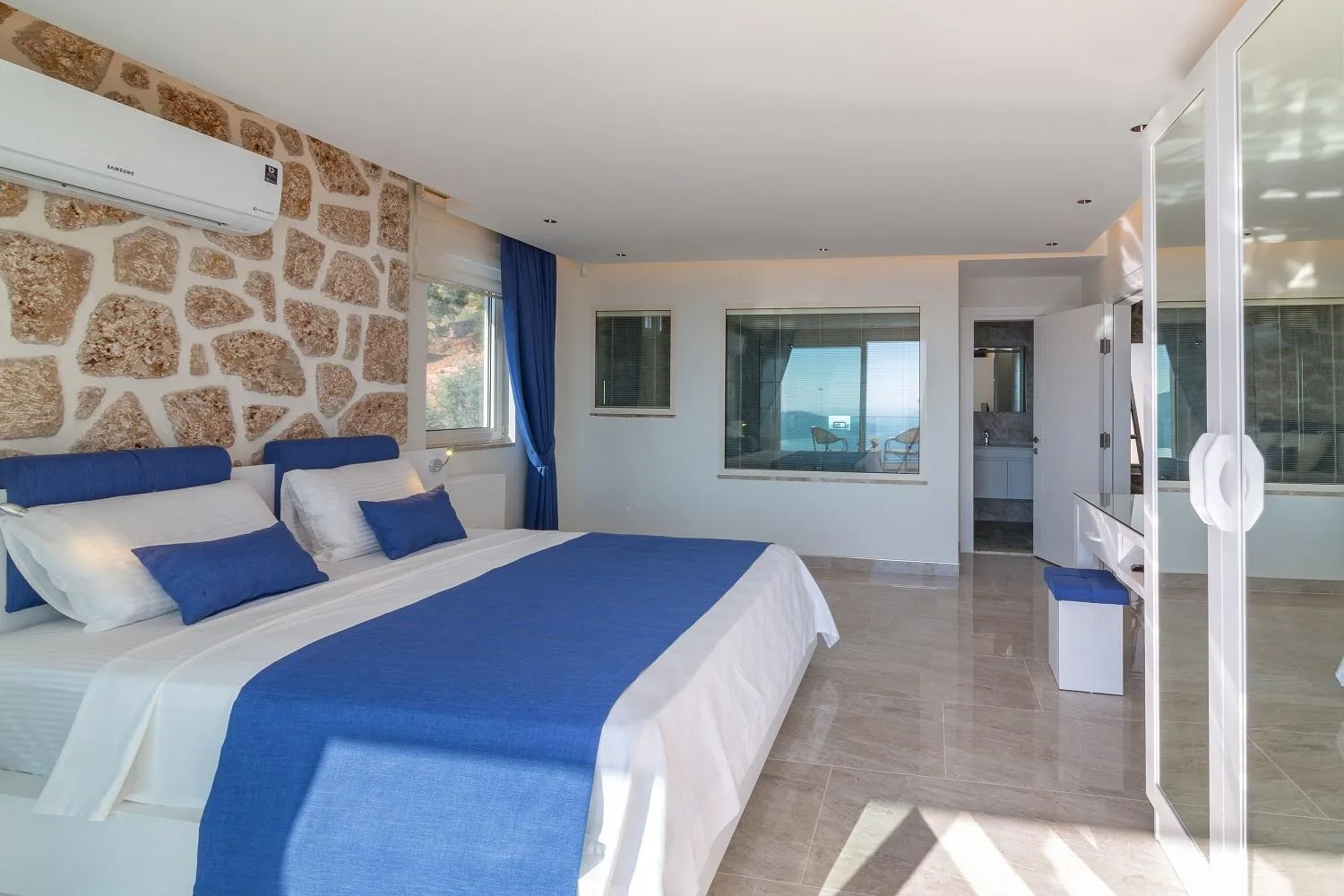 Bedroom, Bed in Villa La Mer Azur